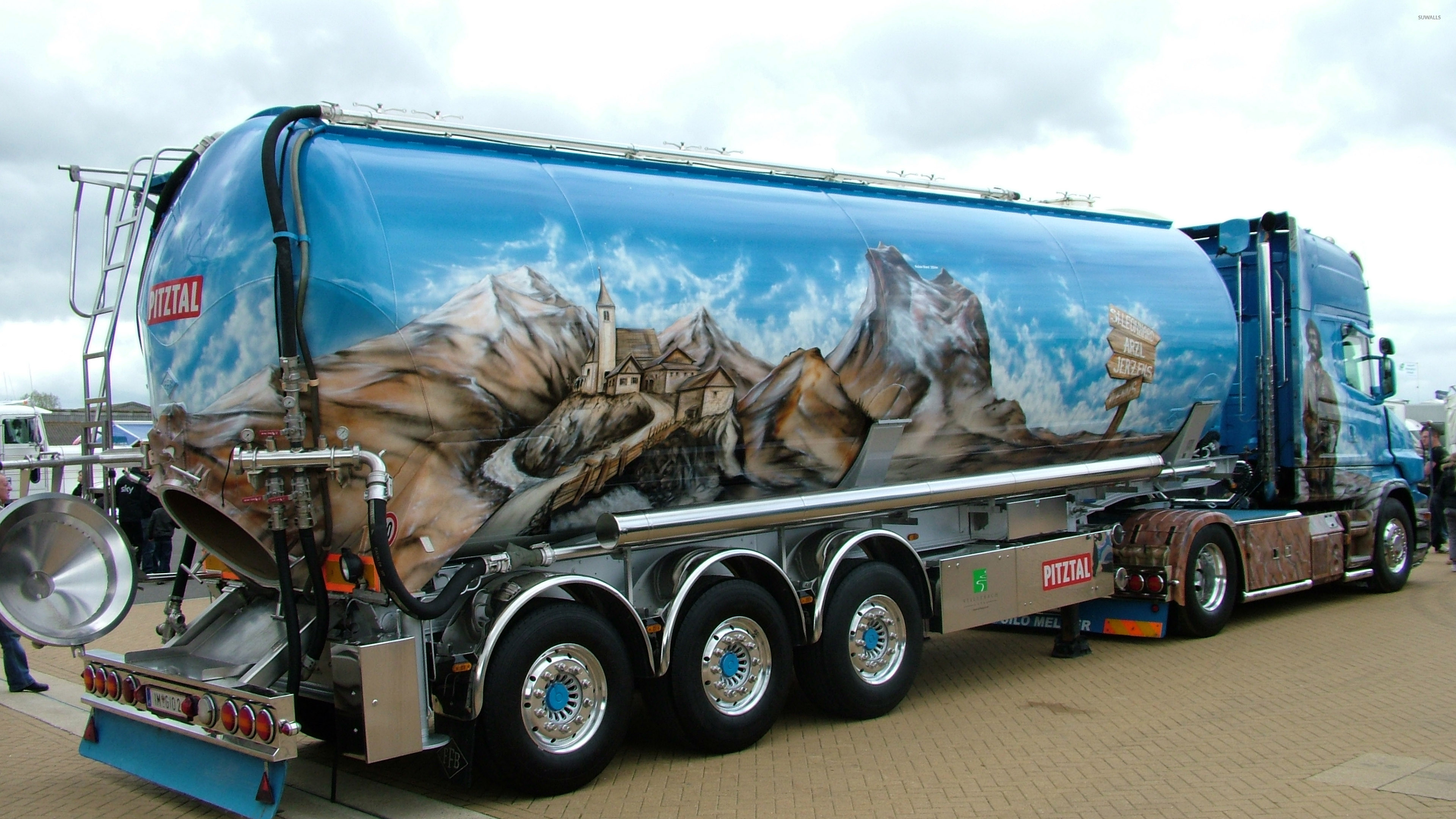 3840x2160 Volvo truck wallpaper