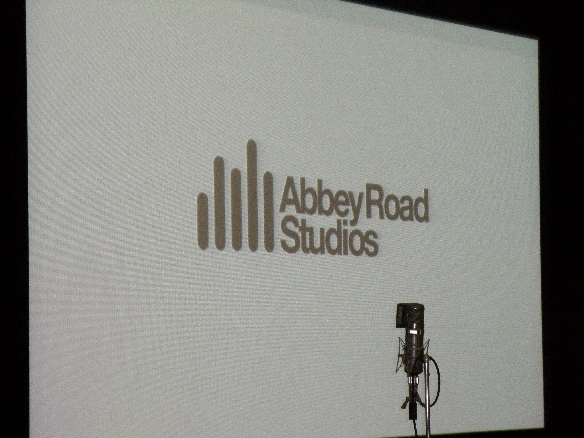 2048x1536 File:Abbey Road Studios, logo & microphone.jpg