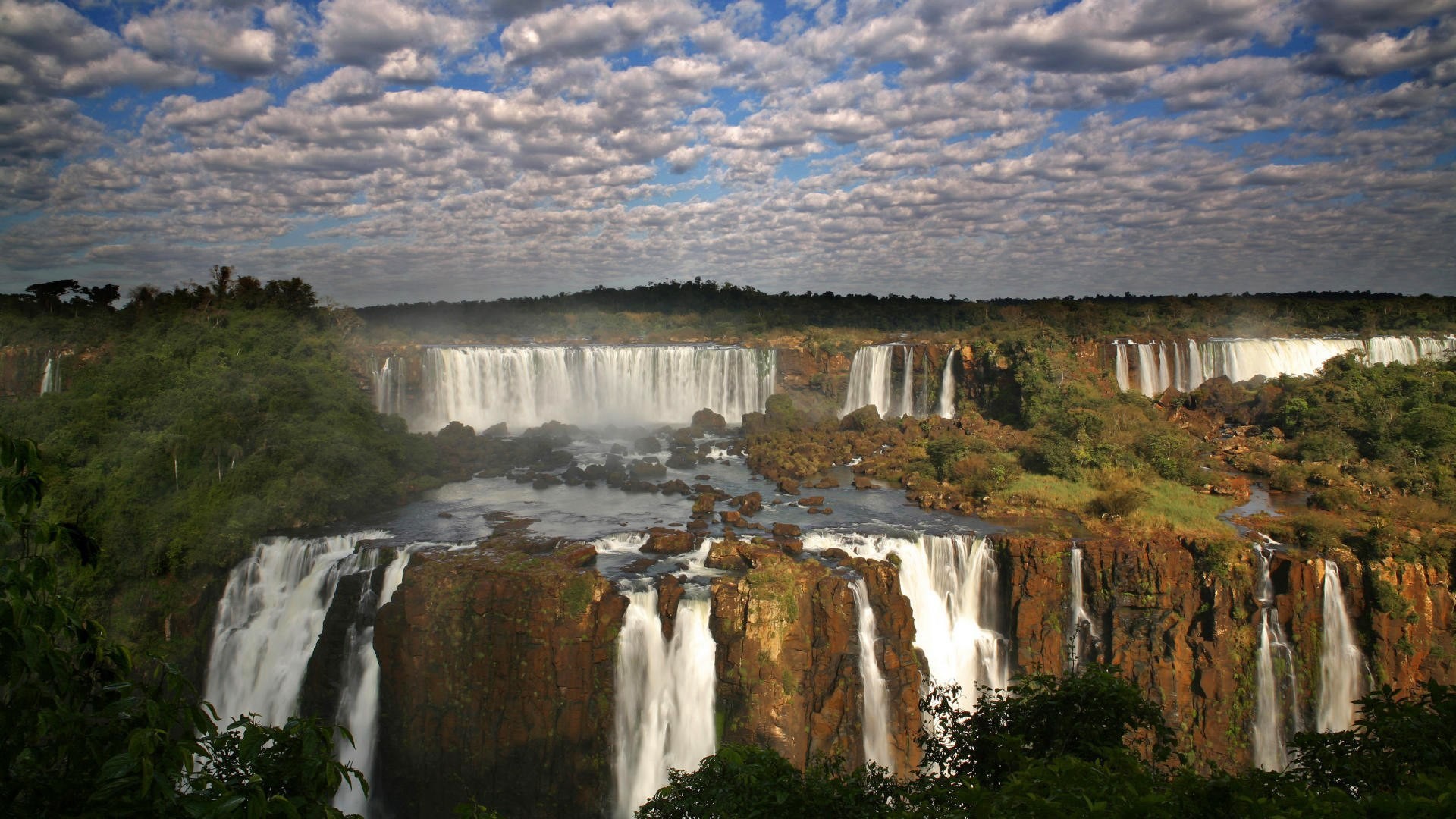 1920x1080 Iguazu Falls on the border of Brazil and Argentina
