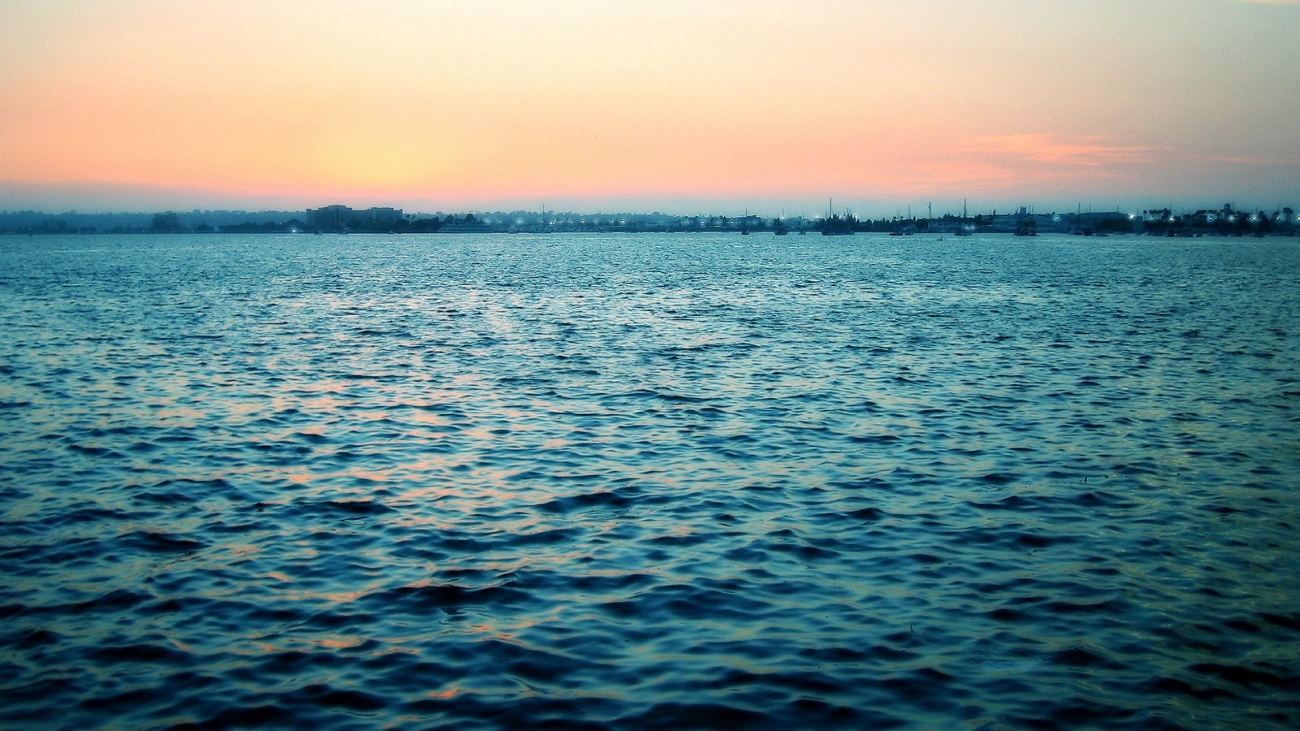 2560x1440 Preview wallpaper sea, calm, water table, ripples, evening 