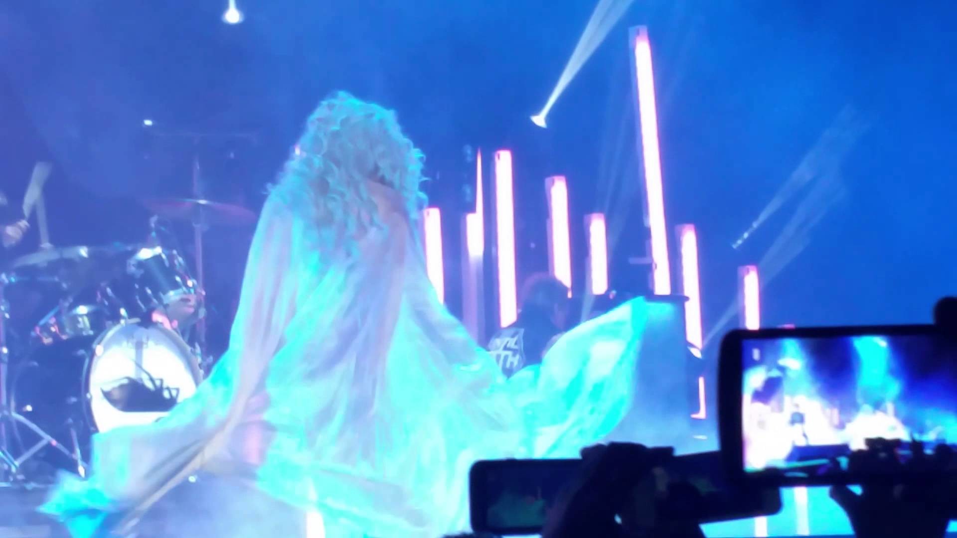 1920x1080 Papa Roach and Maria brink Gravity live 9/18/15