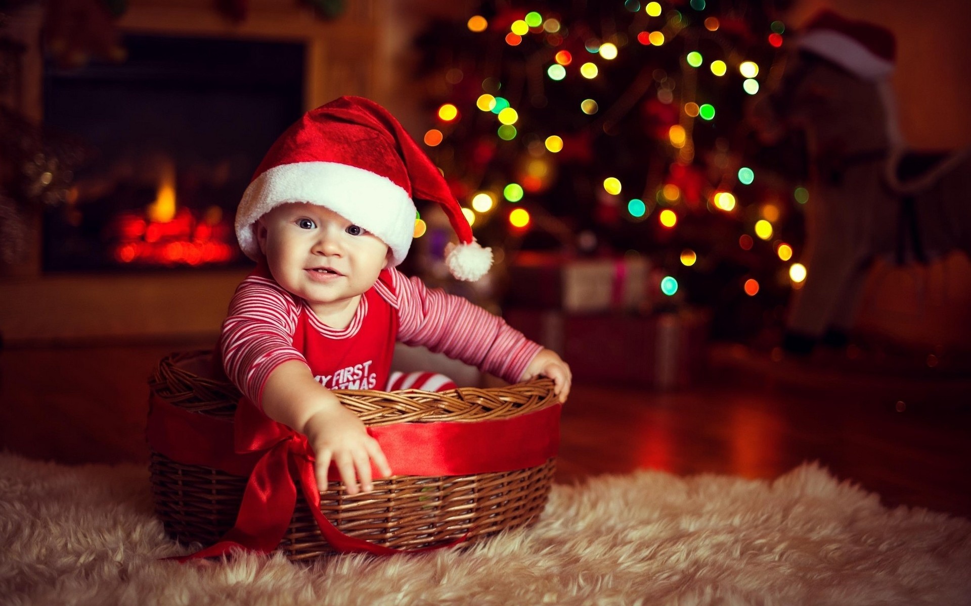1920x1200 Cute Baby Wearing Christmas Cap #Photo