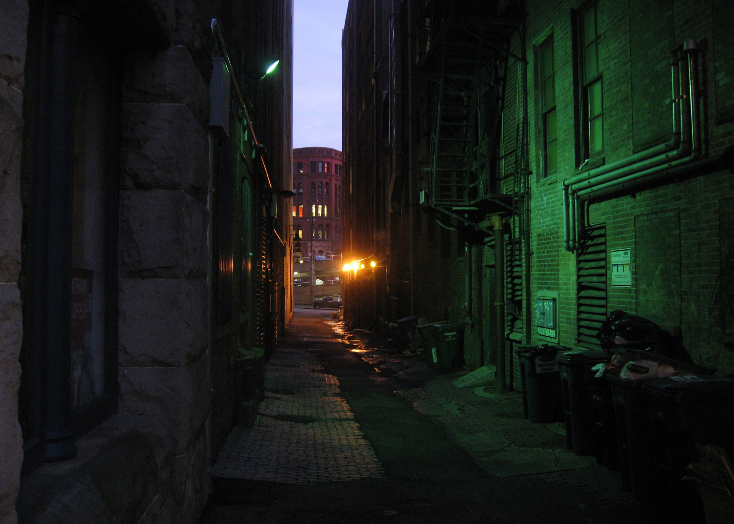 2400x1713 Cool alleyway in sweltering town