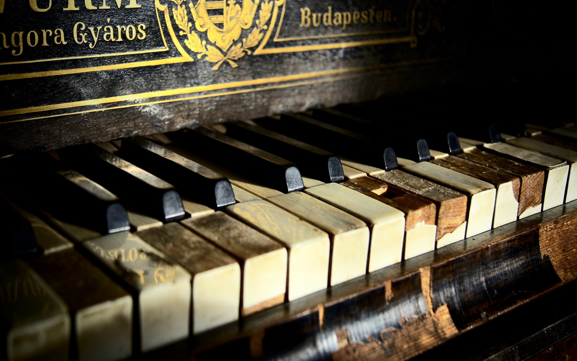 1920x1200 Rustic Piano