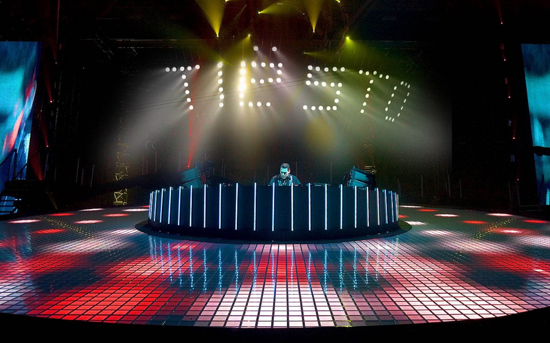 1920x1200 Tiesto In Concert HD and Wide Wallpapers