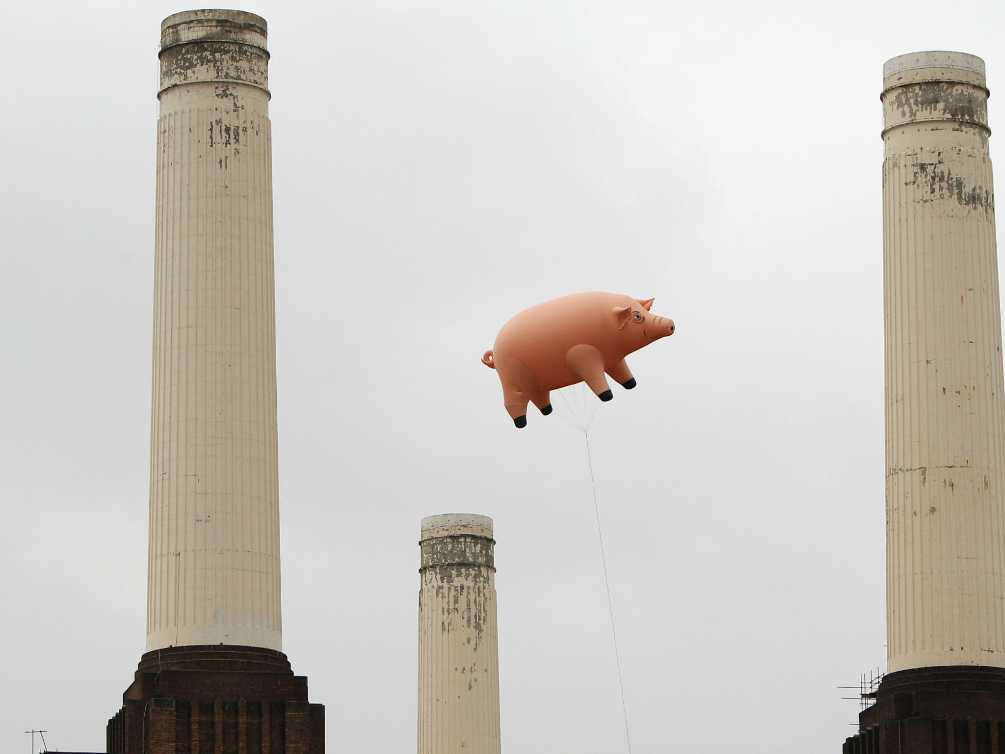 2048x1536 Pink Floyd flying pig pulled from auction because the band love him too  much | The Independent