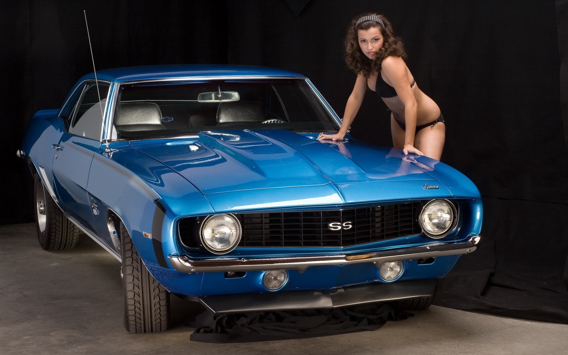 1920x1200 Blue Chevrolet Camaro SS With Girl