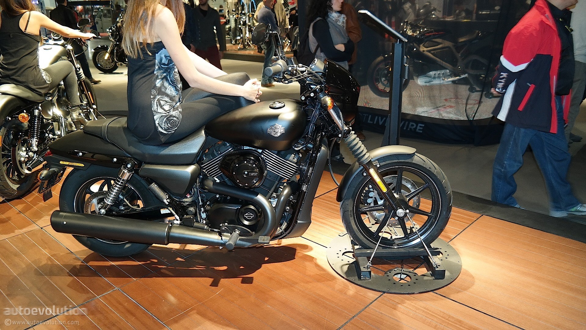 1920x1080 Harley-Davidson Street