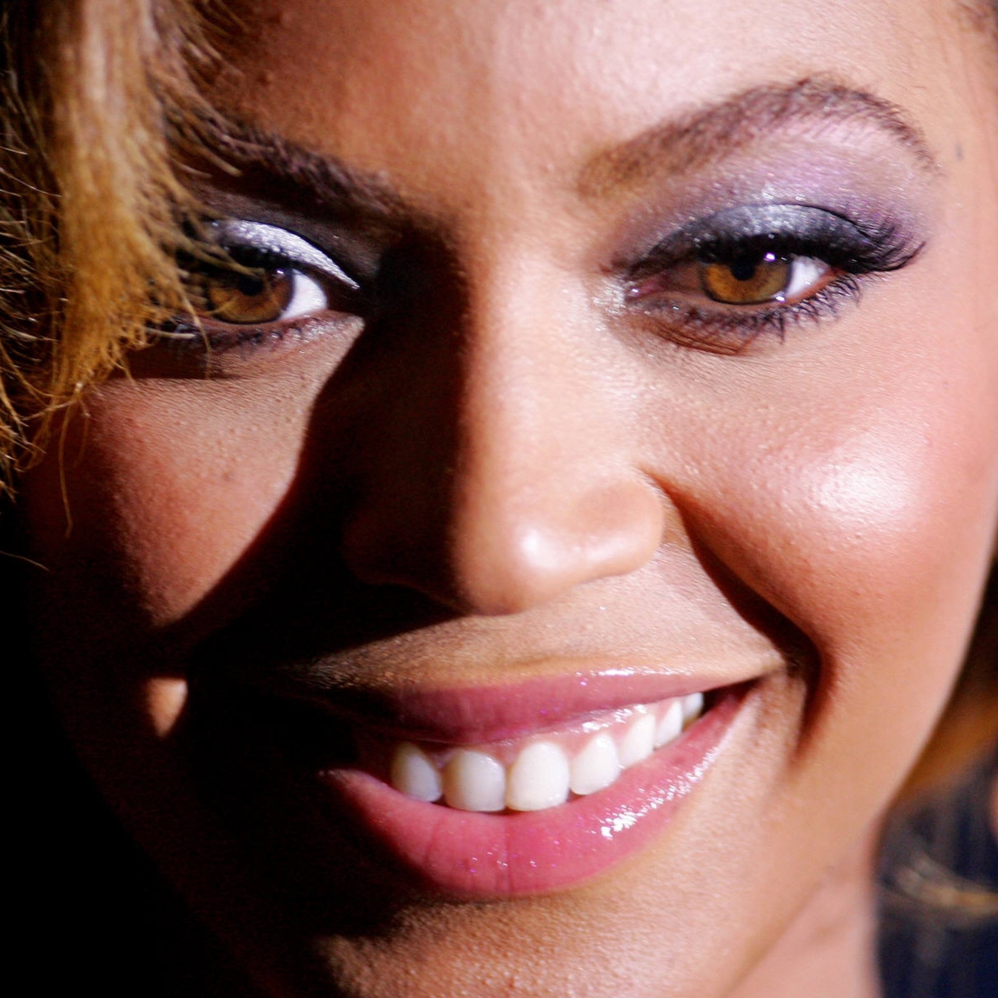 2048x2048 Preview wallpaper beyonce, girl, actress, look, smile, hair 