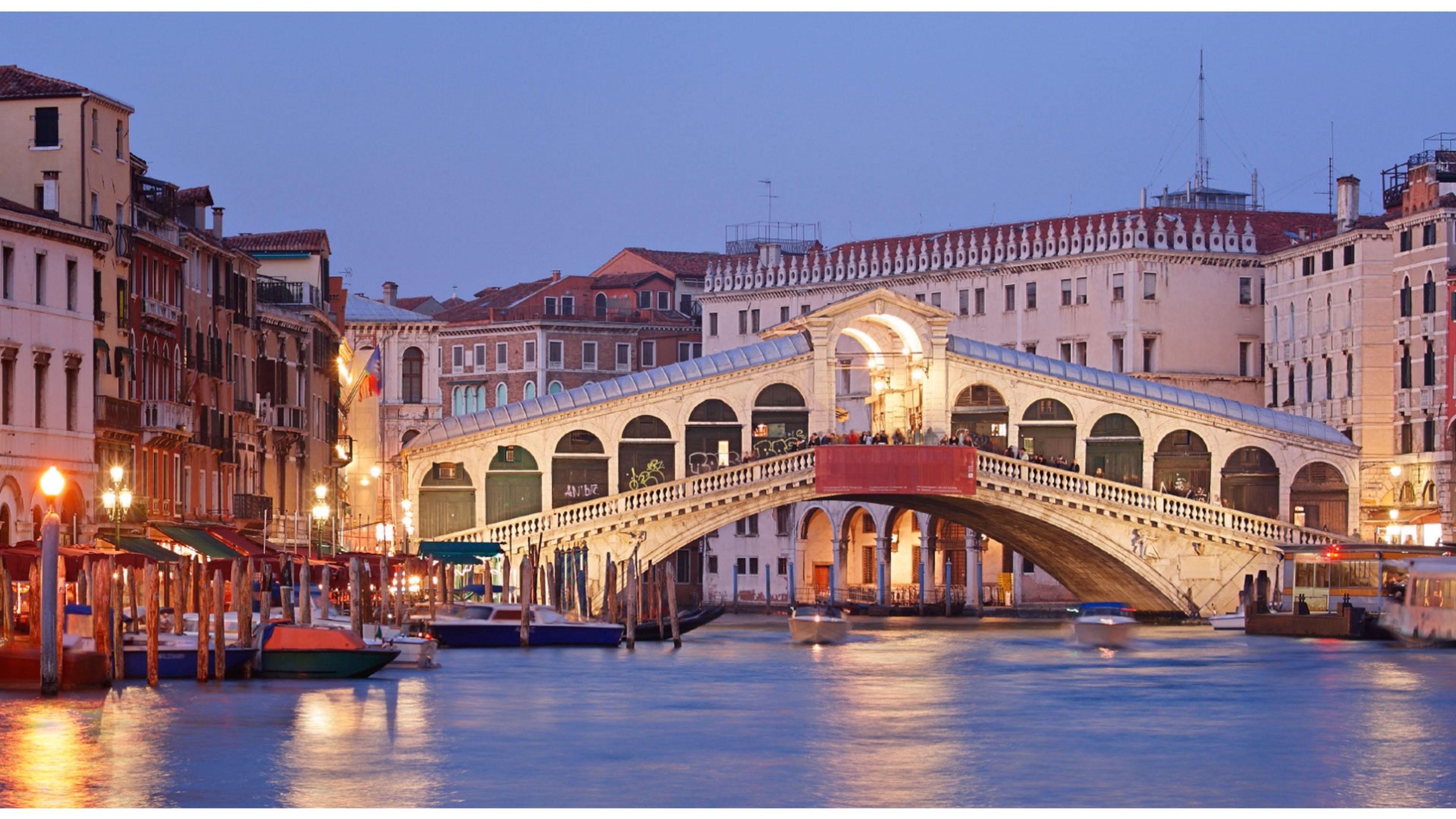 3840x2160 VENICE, ITALY - SEPT 2014: Venice Italy Neighborhood Canal No .