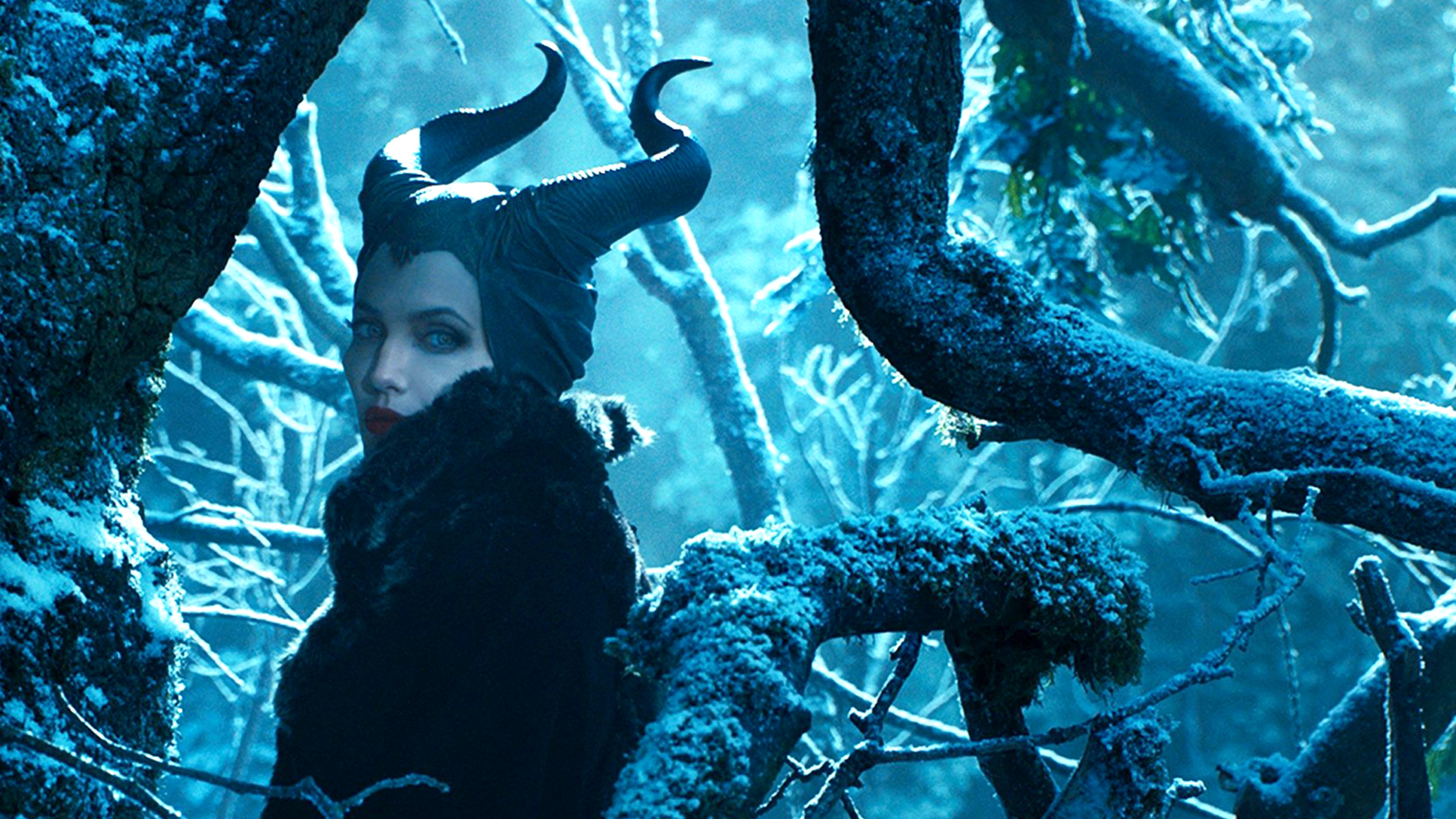 2500x1407 REVIEW: "Maleficent" (2014) Angelina Jolie, Elle Fanning. Dir. Robert  Stromberg