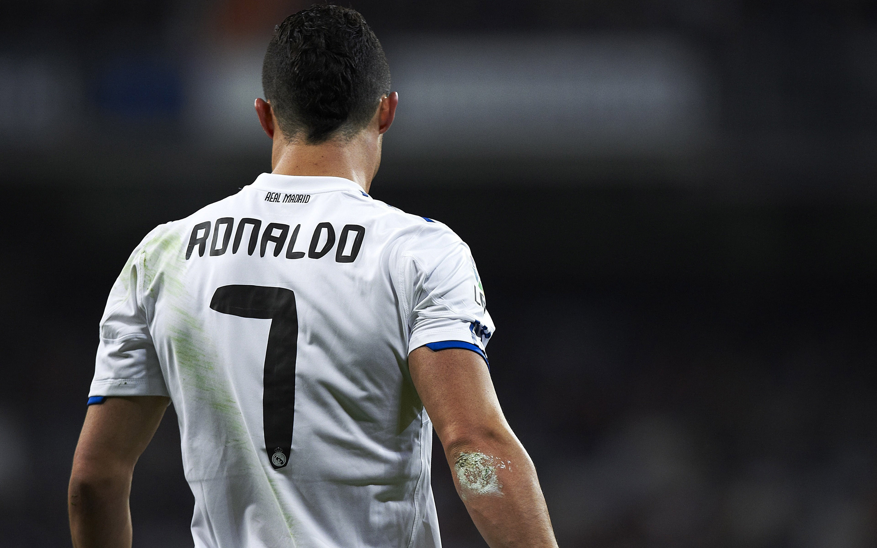 2880x1800 Cristiano Ronaldo, Cr7, Football Player, Real Madrid, Jersey, King, Back,  Number 7 Wallpaper HD