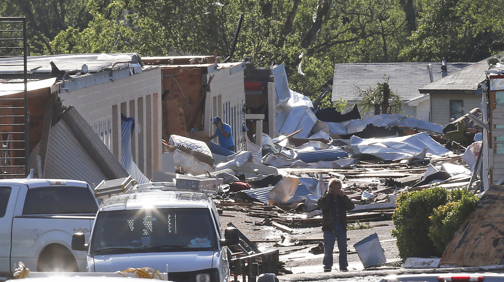2048x1146 Multiple tornadoes, flash floods in Oklahoma kill 1, injure at least 20 -  LA Times
