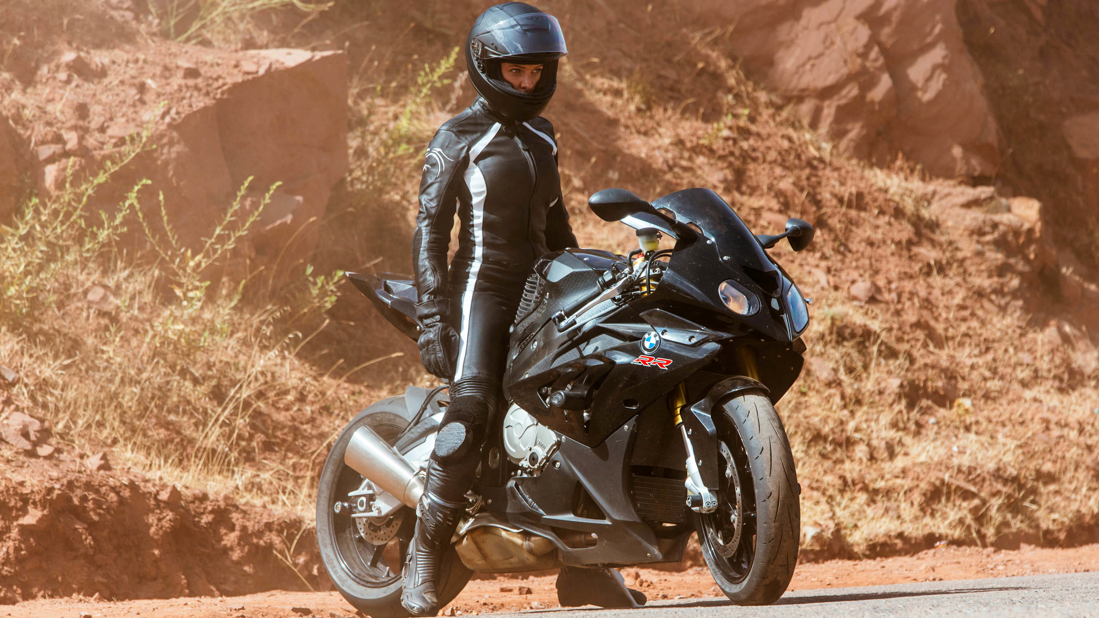 3840x2160 Rebbeca Ferguson on BMW S 1000 RR Motorcycle for Mission: Impossible –  Rogue Nation 