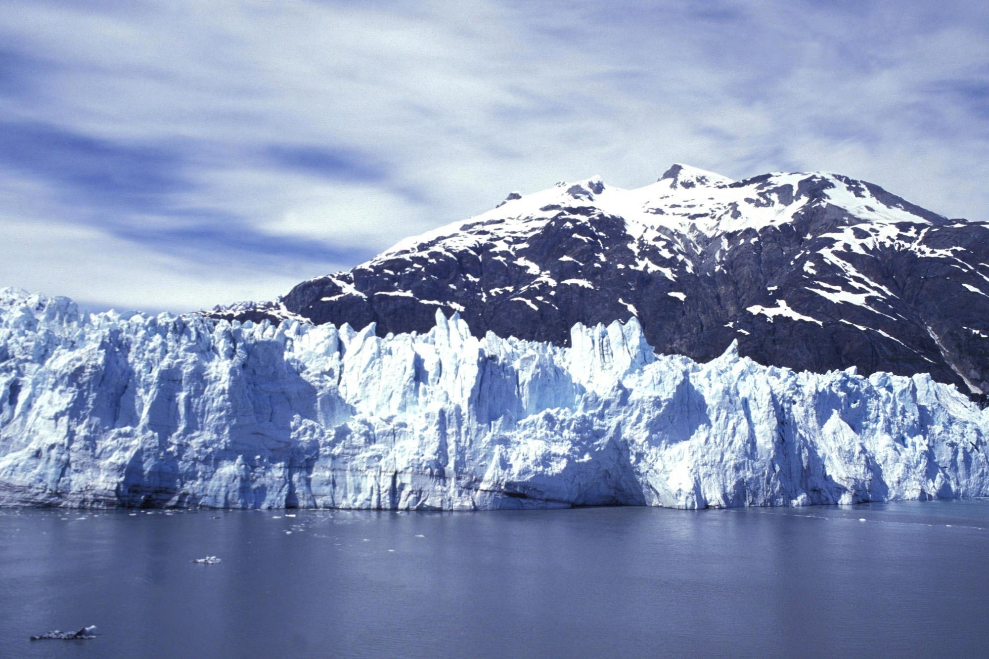 2000x1333 Iceberg Wallpaper