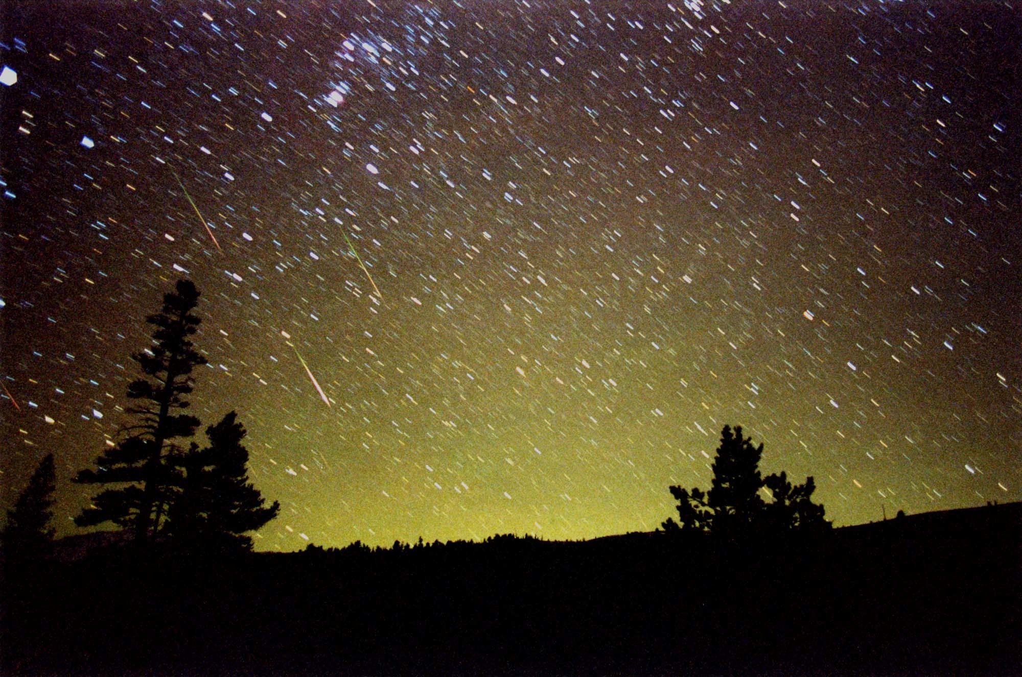 2000x1326 Real Meteor Shower