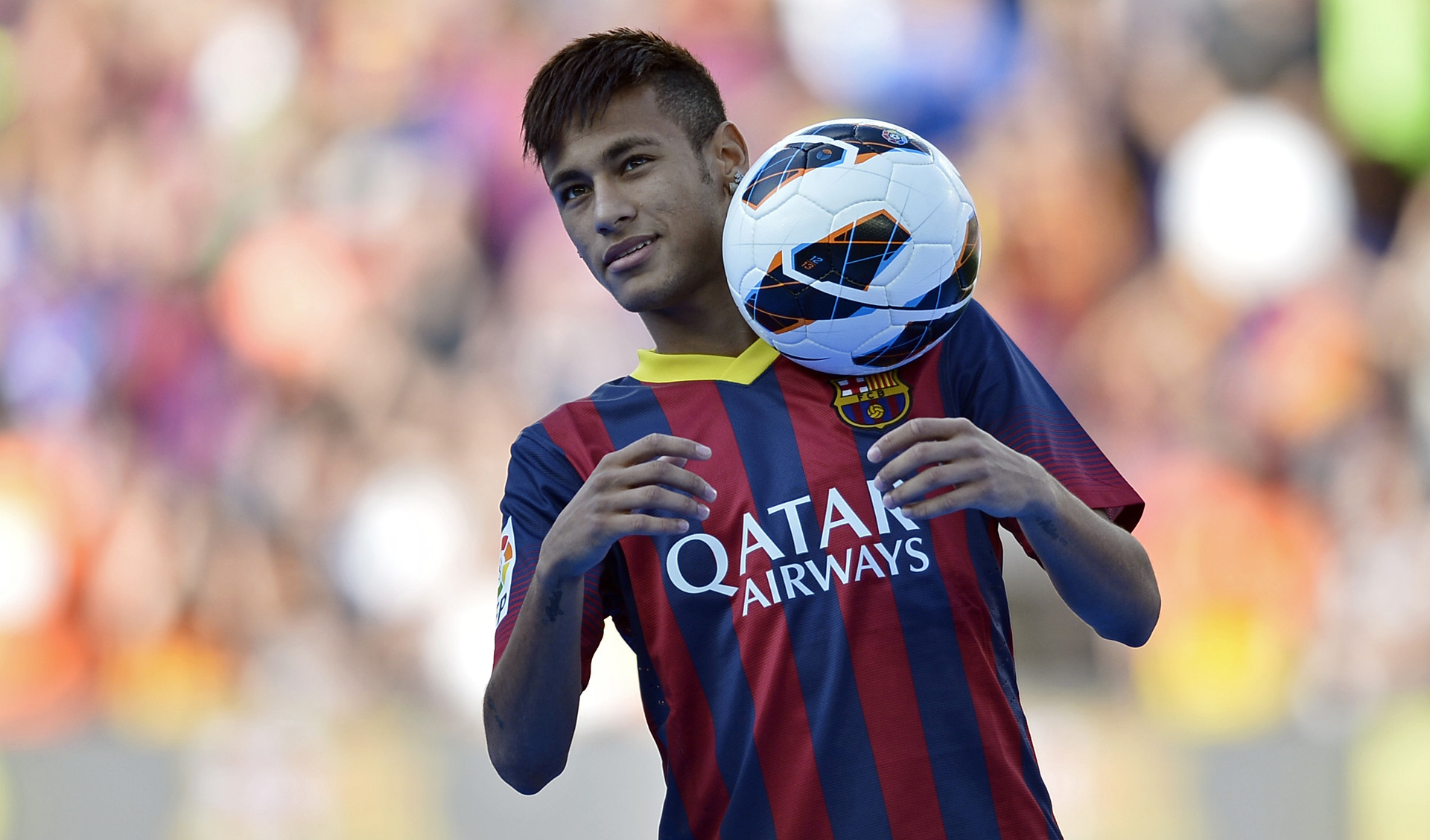 1920x1129 Neymar wearing Barcelona's new jersey in 2013-2014
