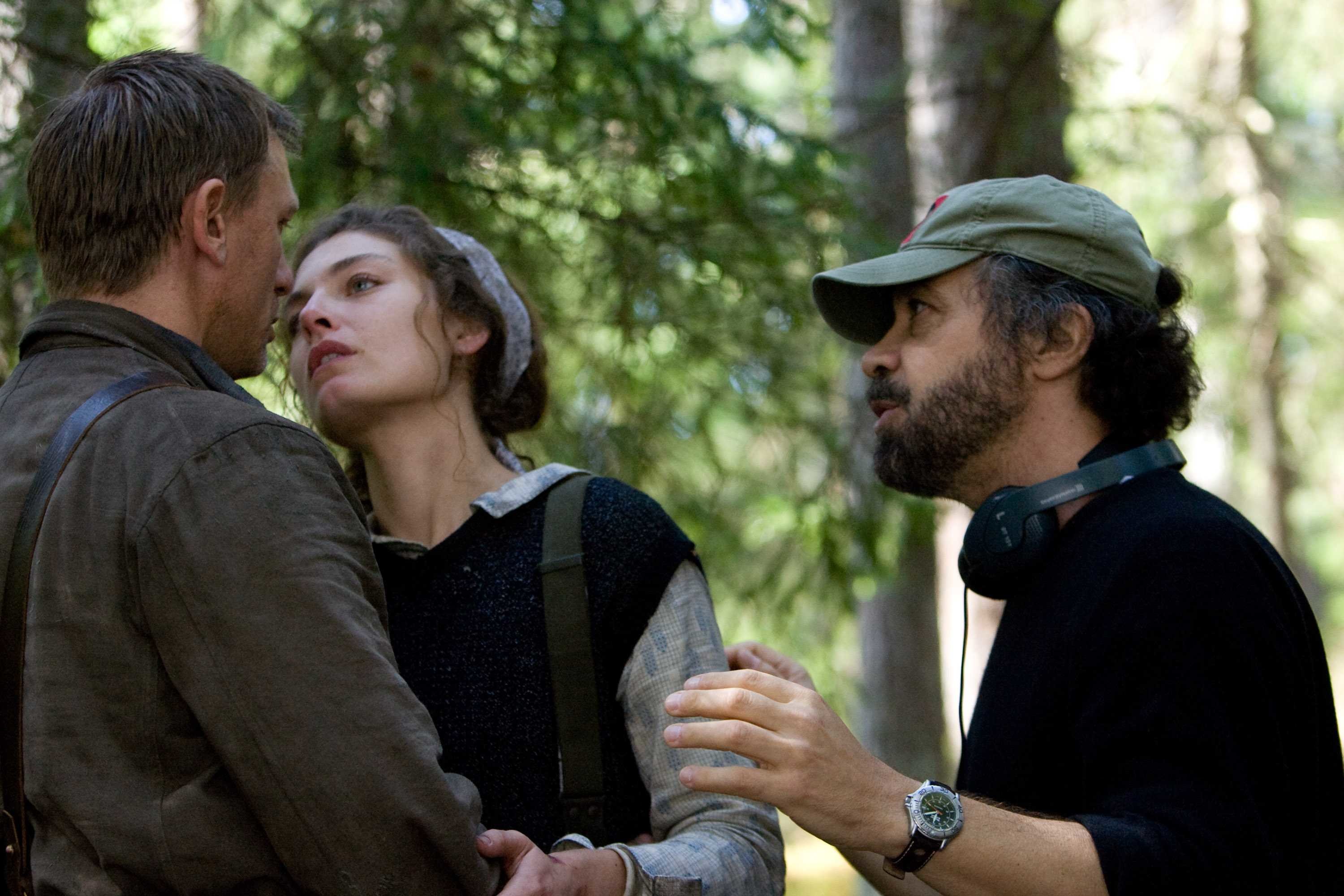 3000x2001 Director Edward Zwick with Daniel Craig and Alexa Davalos on the set of  DEFIANCE. Photo