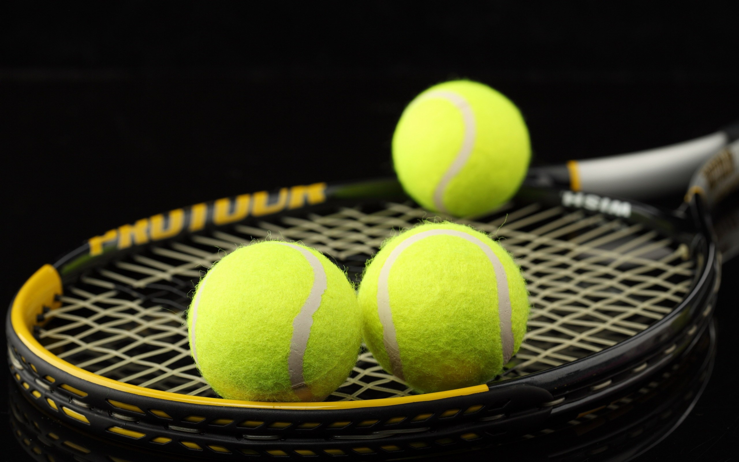 2560x1600 Racket Balls Tennis Sports Wallpaper