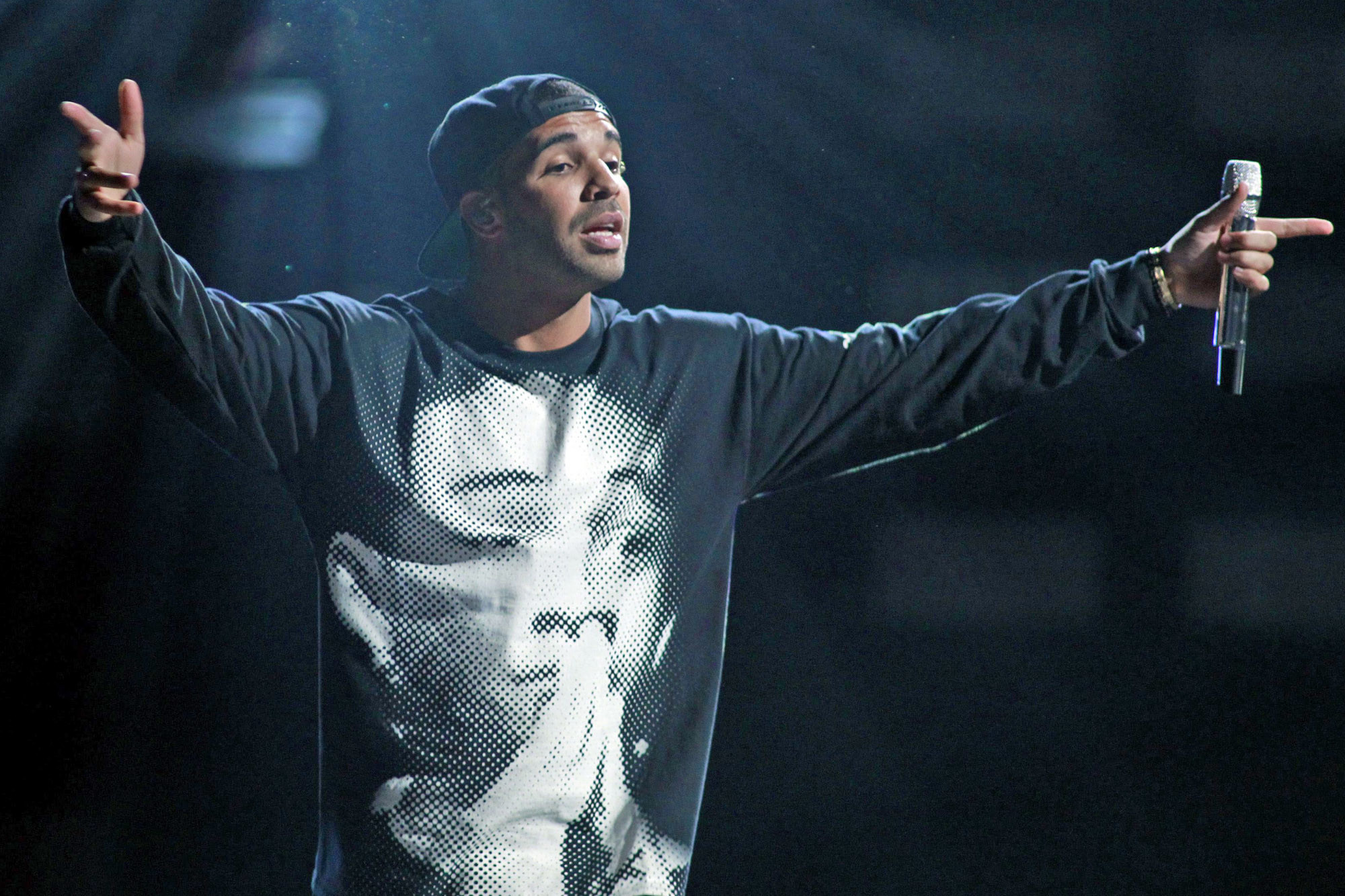 2000x1333 Drake performs during the iHeartRadio Music Festival in Las Vegas