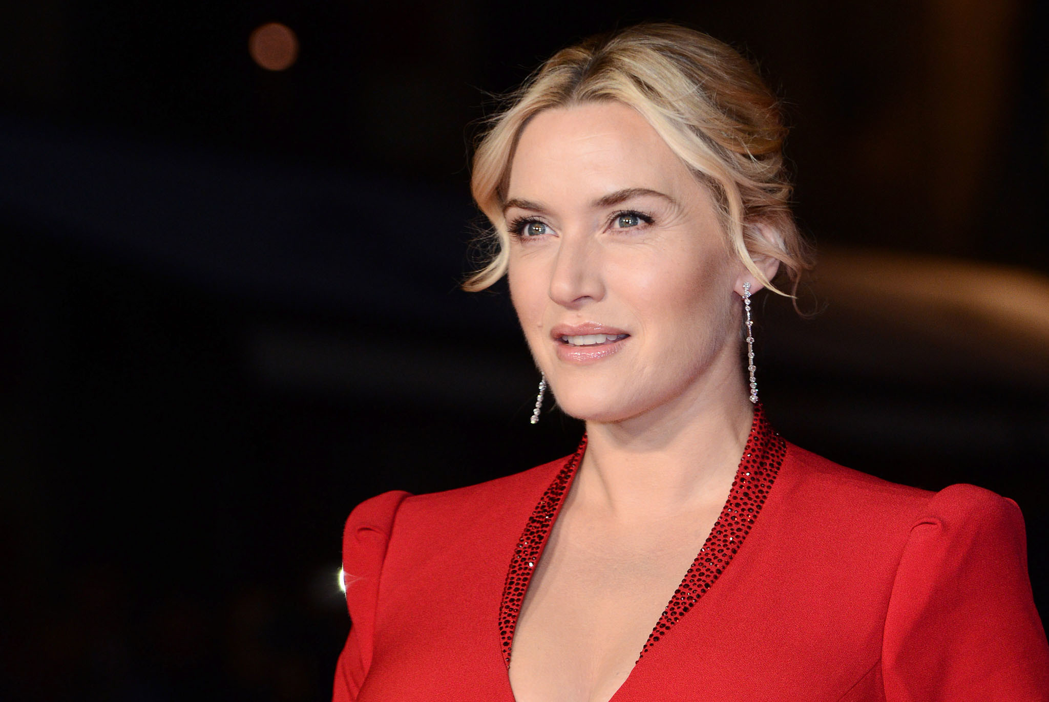 2048x1371 ... kate winslet kissing images ...