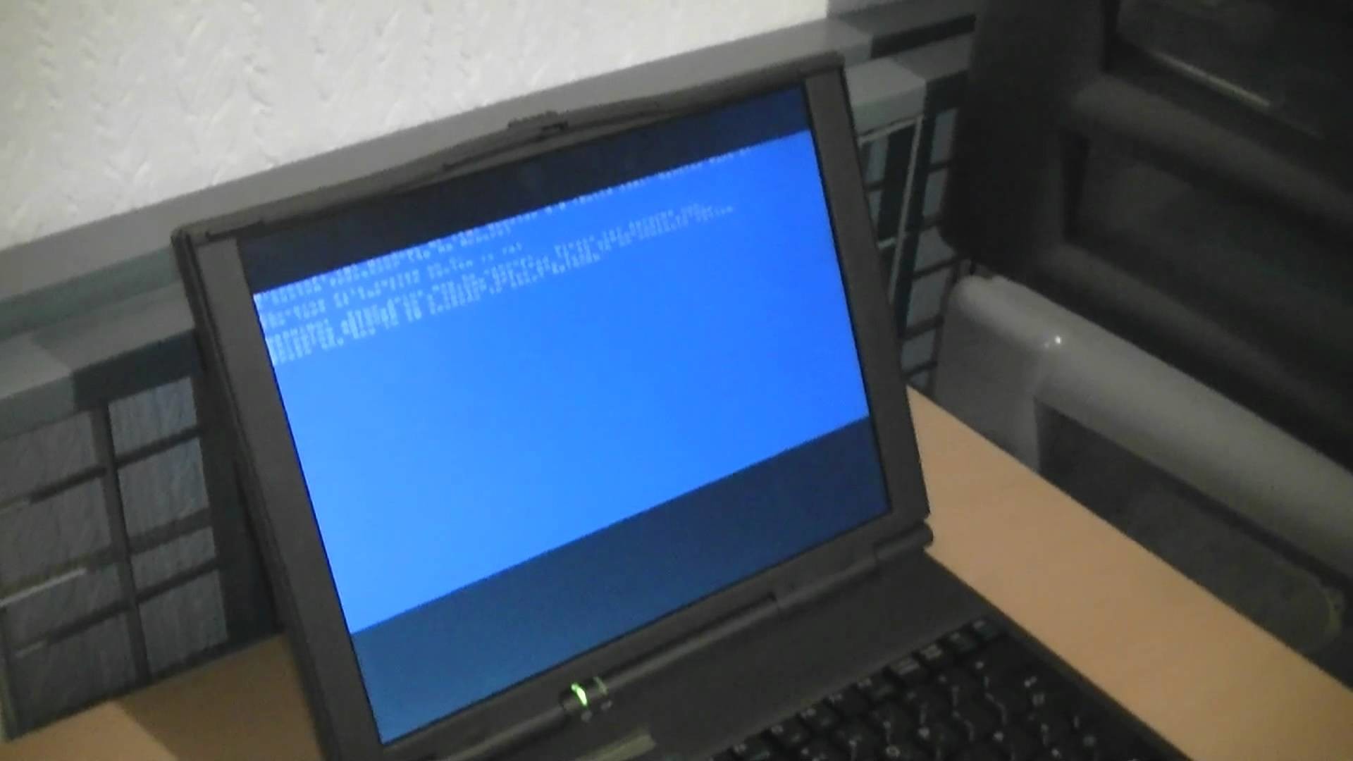 1920x1080 Windows NT 4.0 booting up on the AST Ascentia P Series