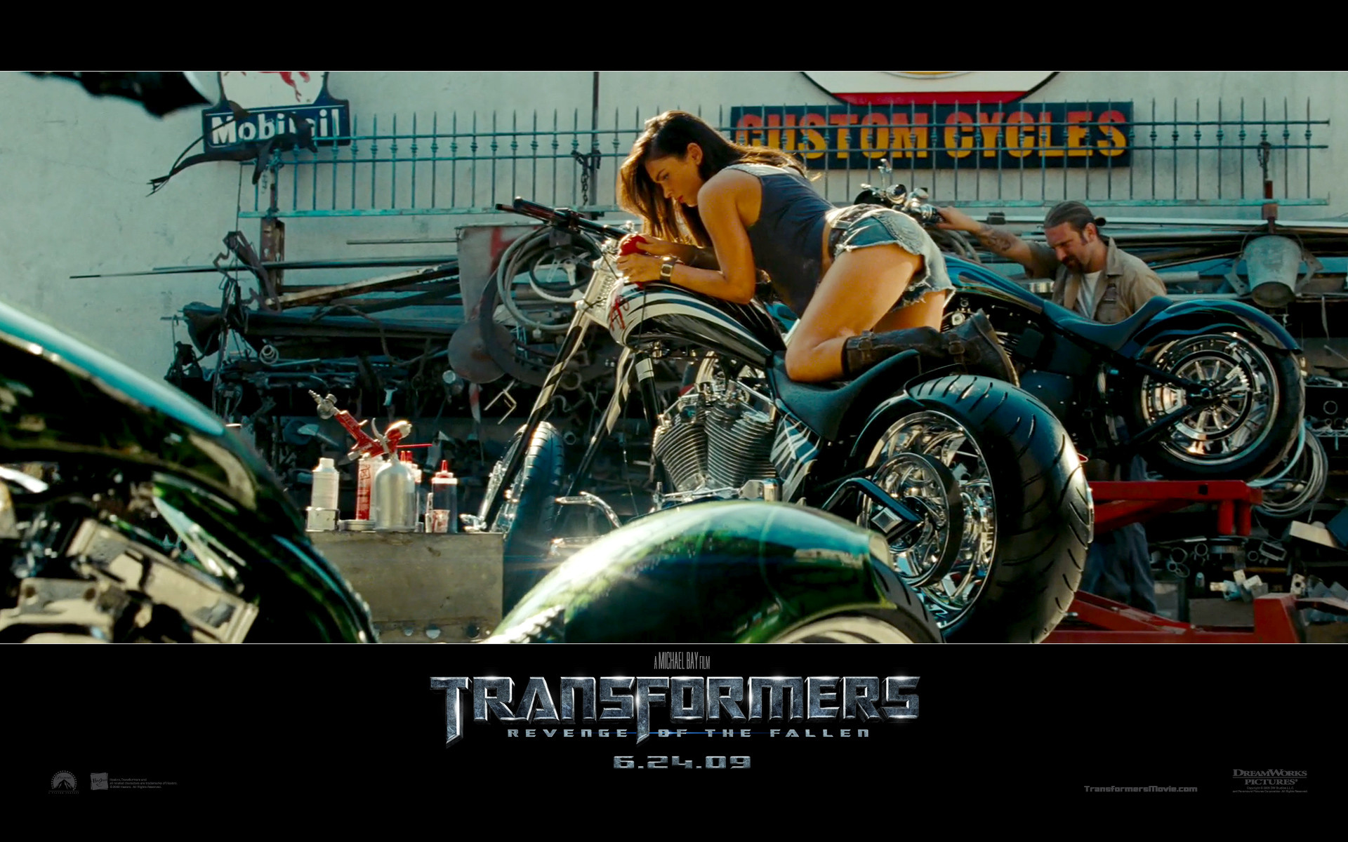 1920x1200 Megan Fox Transformers 2 Still