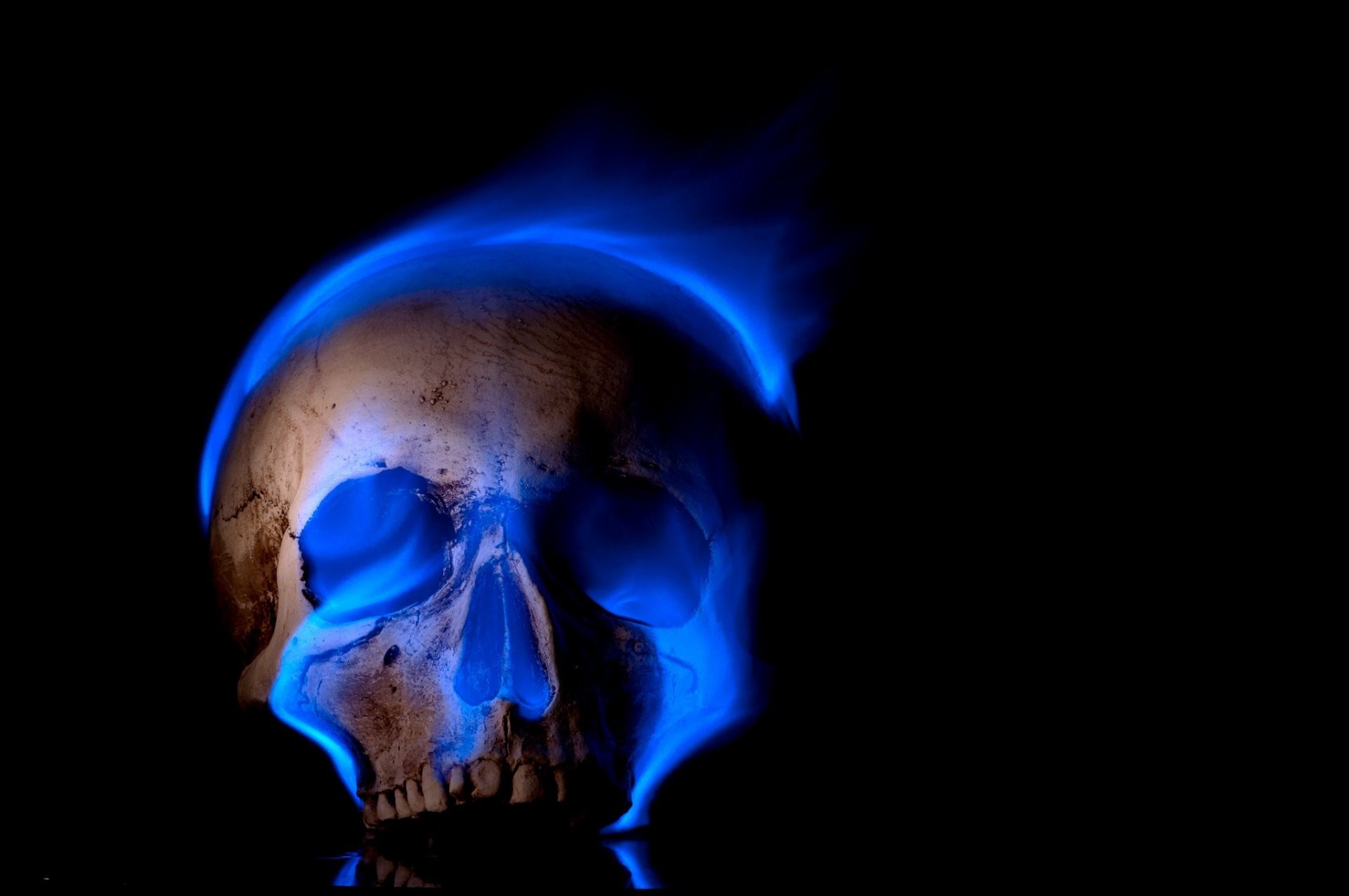 1920x1275 skull skull flame background