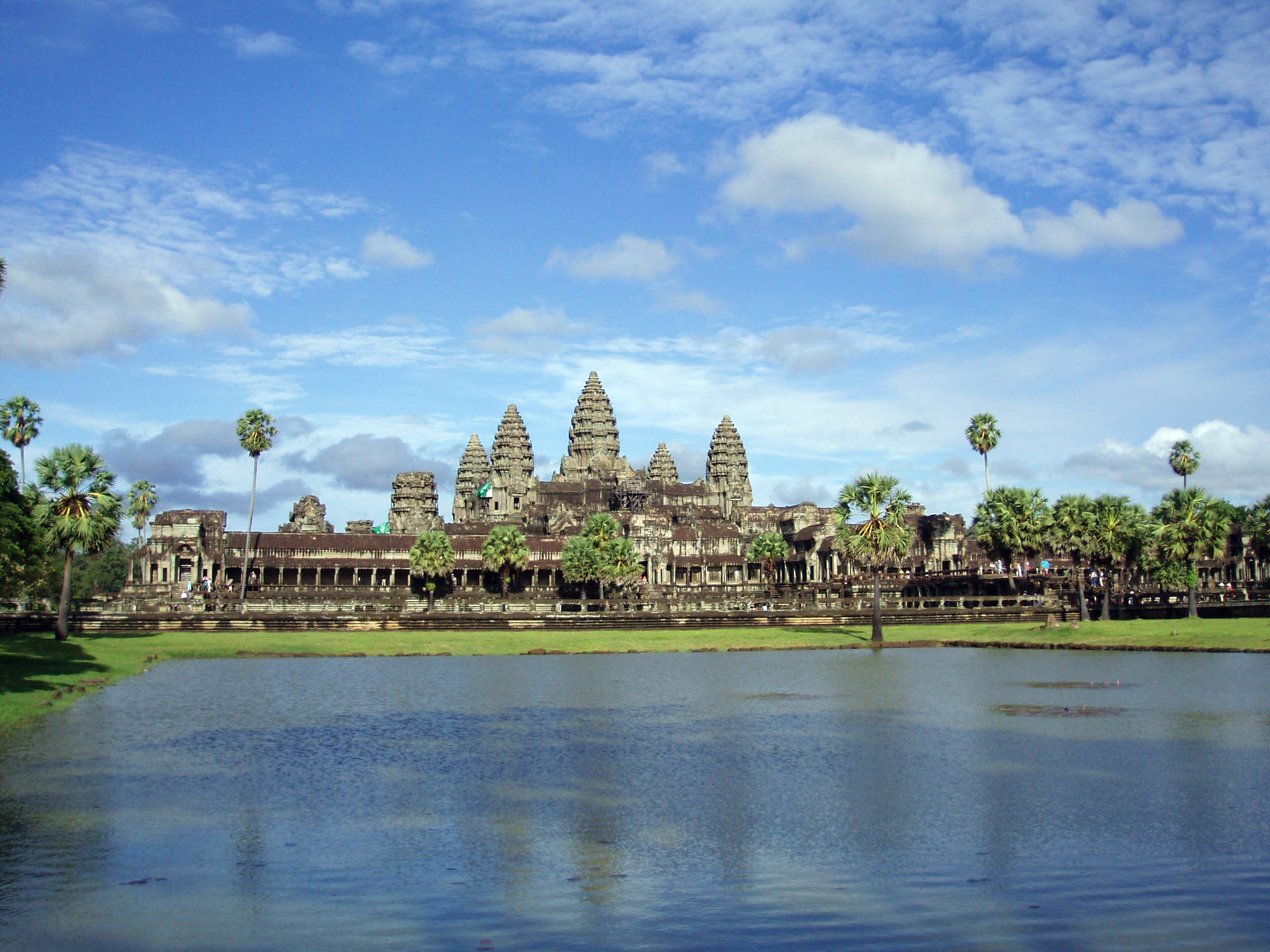 2560x1920 File:Templo de Angkor Wat en Camboya.JPG