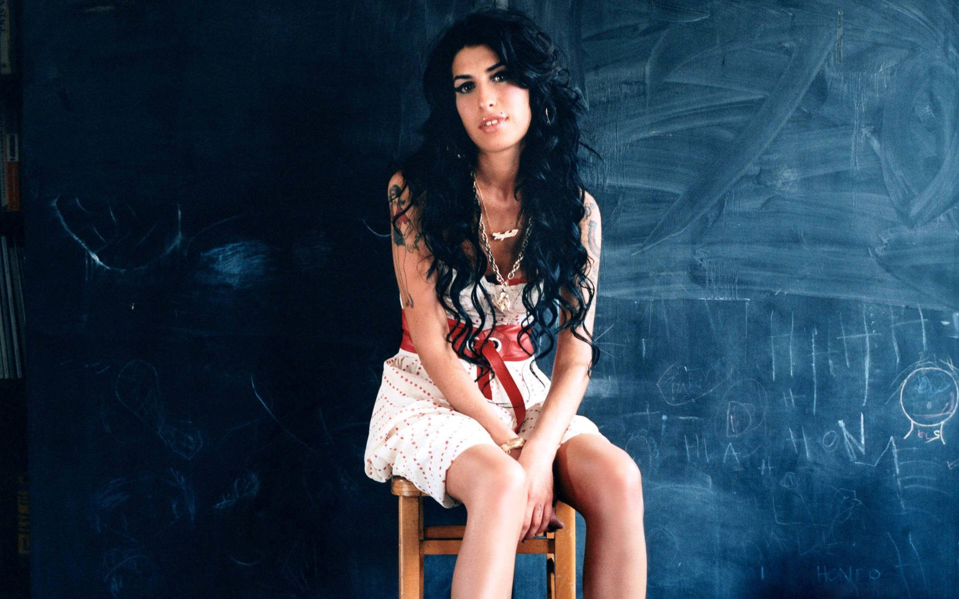 1920x1200 wallpaper.wiki-Amy-Winehouse-Black-Board-Wallpapers-PIC-