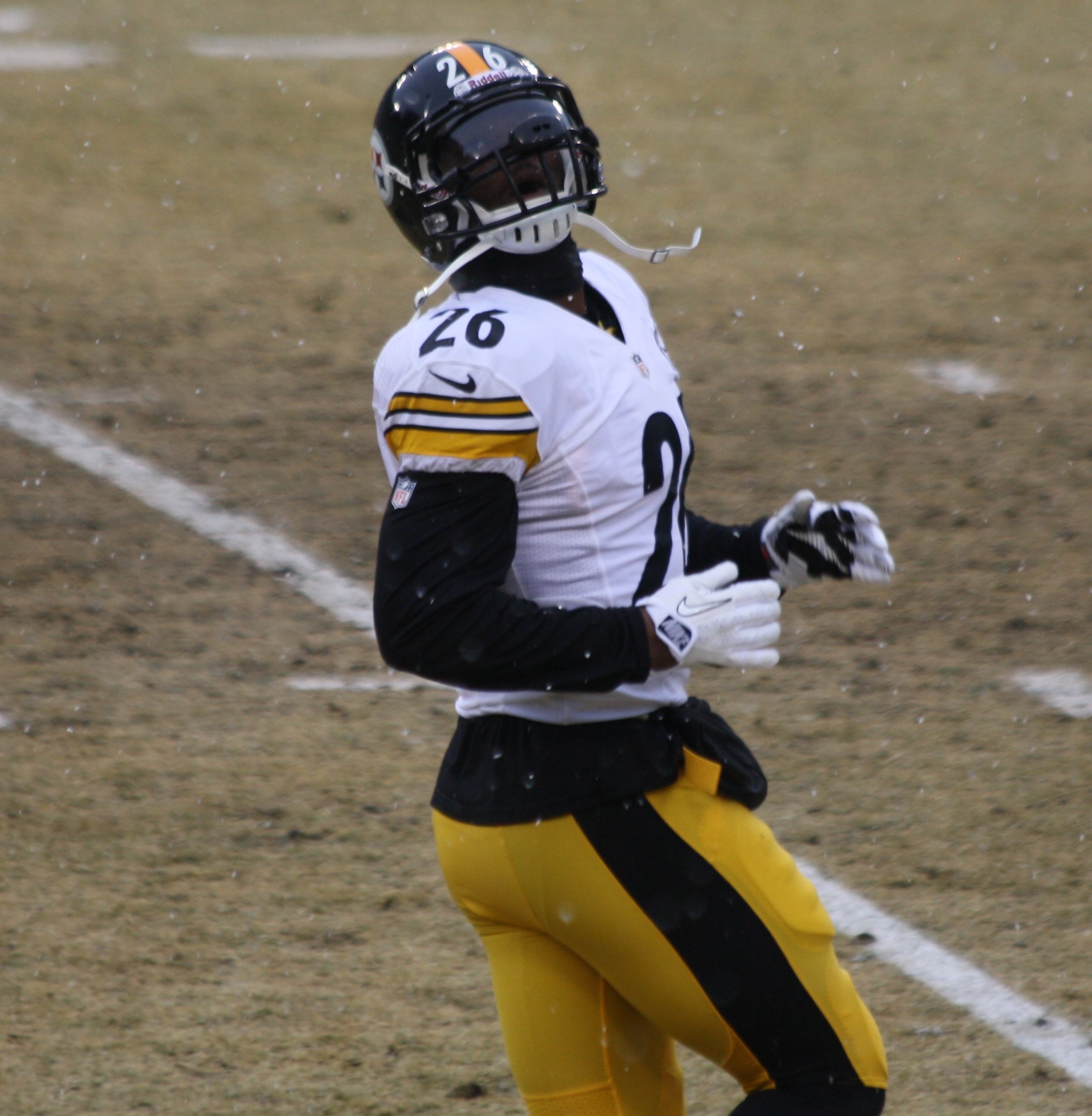 2016x2060 File:LeVeon Bell 26 practicing 2013.jpg