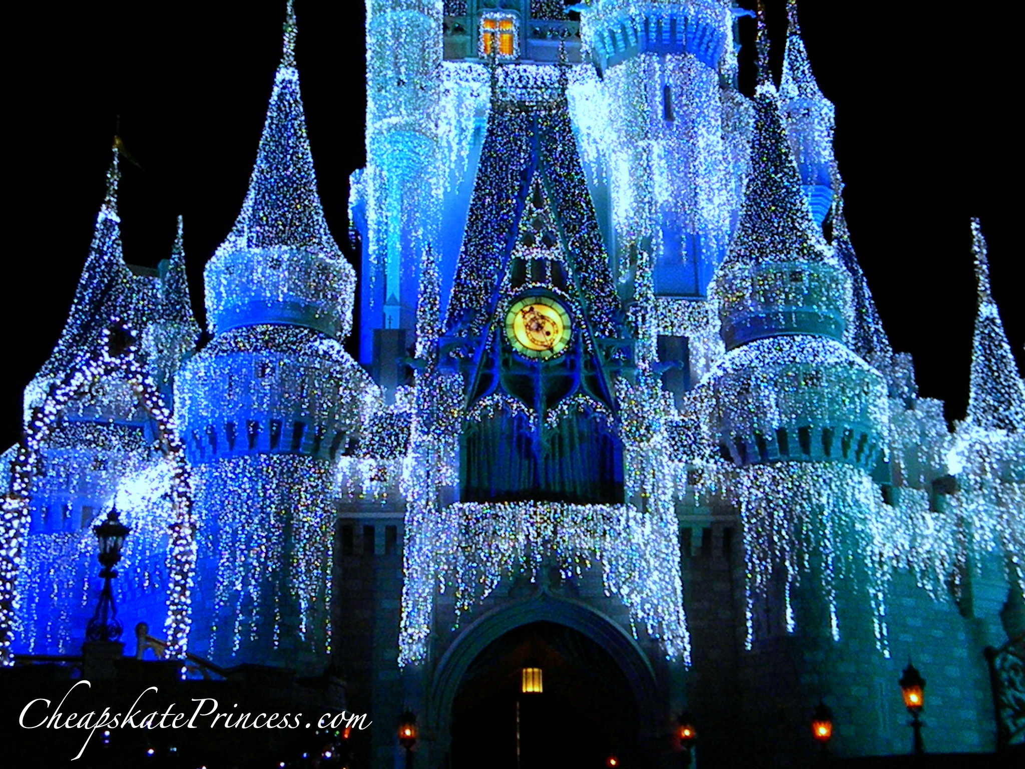 2048x1536 Castle Dreamlights, lights on Cinderella castle, Cinderella castle, Cinderella  Castle at Christmas