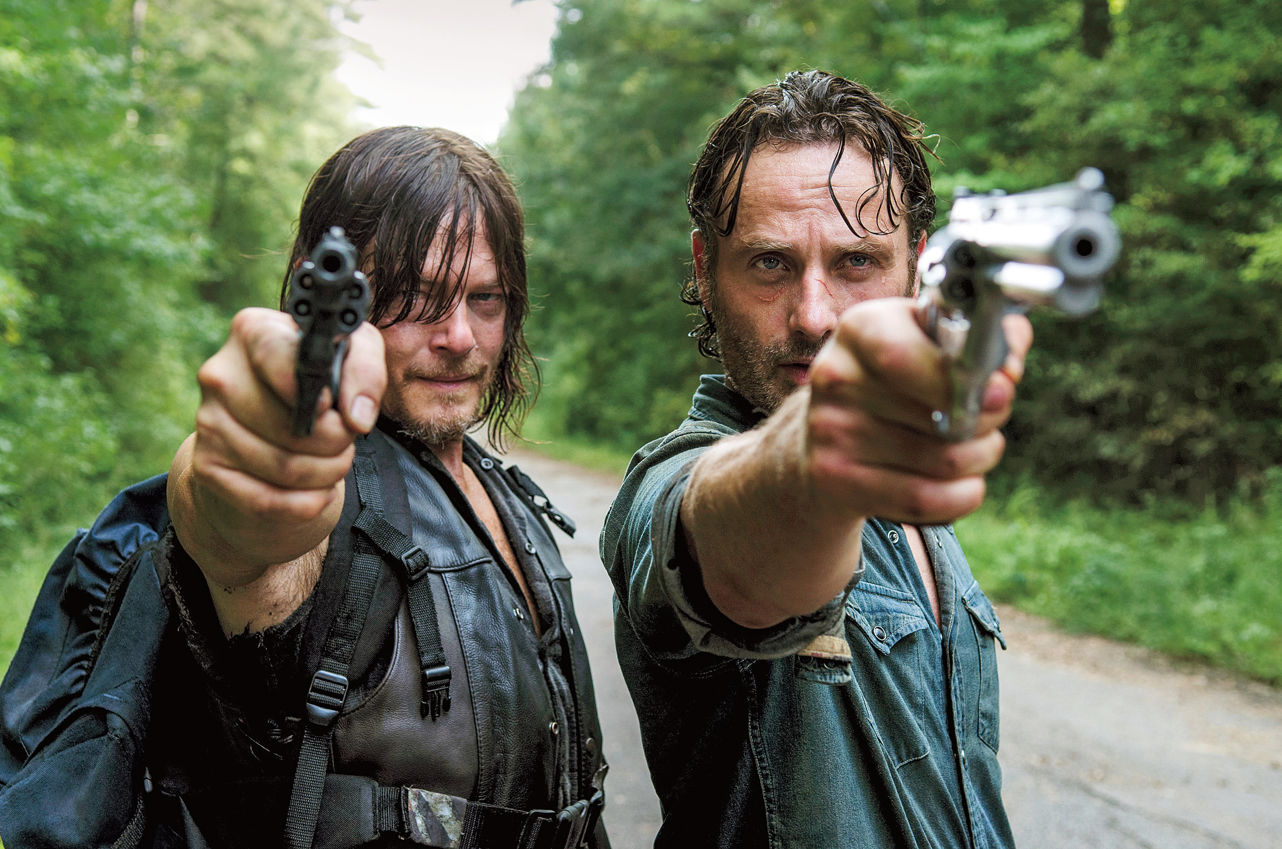 2520x1669 The Walking Dead Season 6 Returns: More Danger, More Daryl and a  Behind-the-Scenes Look at What's Ahead