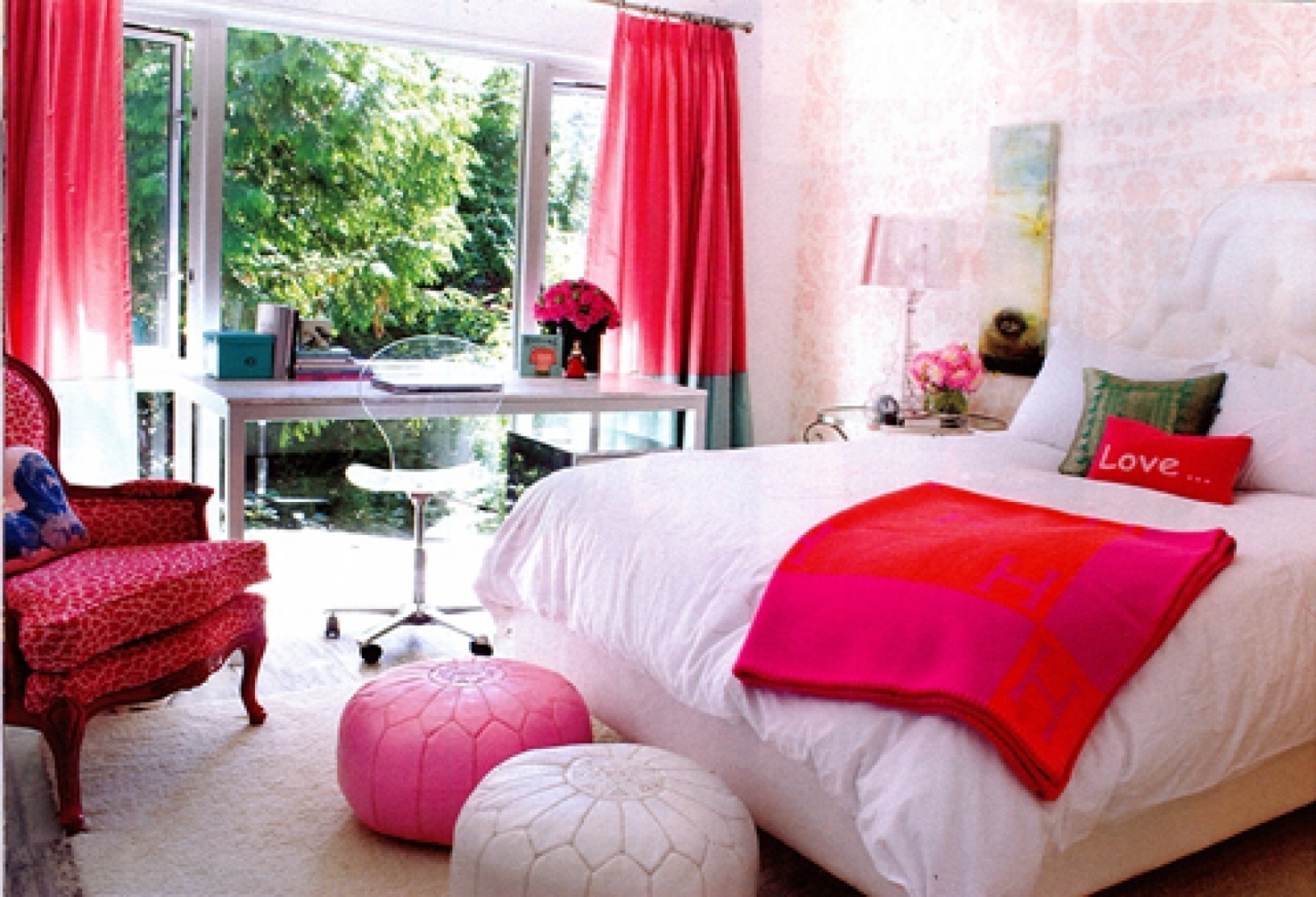 This is nice room. Интерьер женской спальни ярких цветов. Комната для девушки. Комната мечты для женщины. Комната спальня фон яркая.