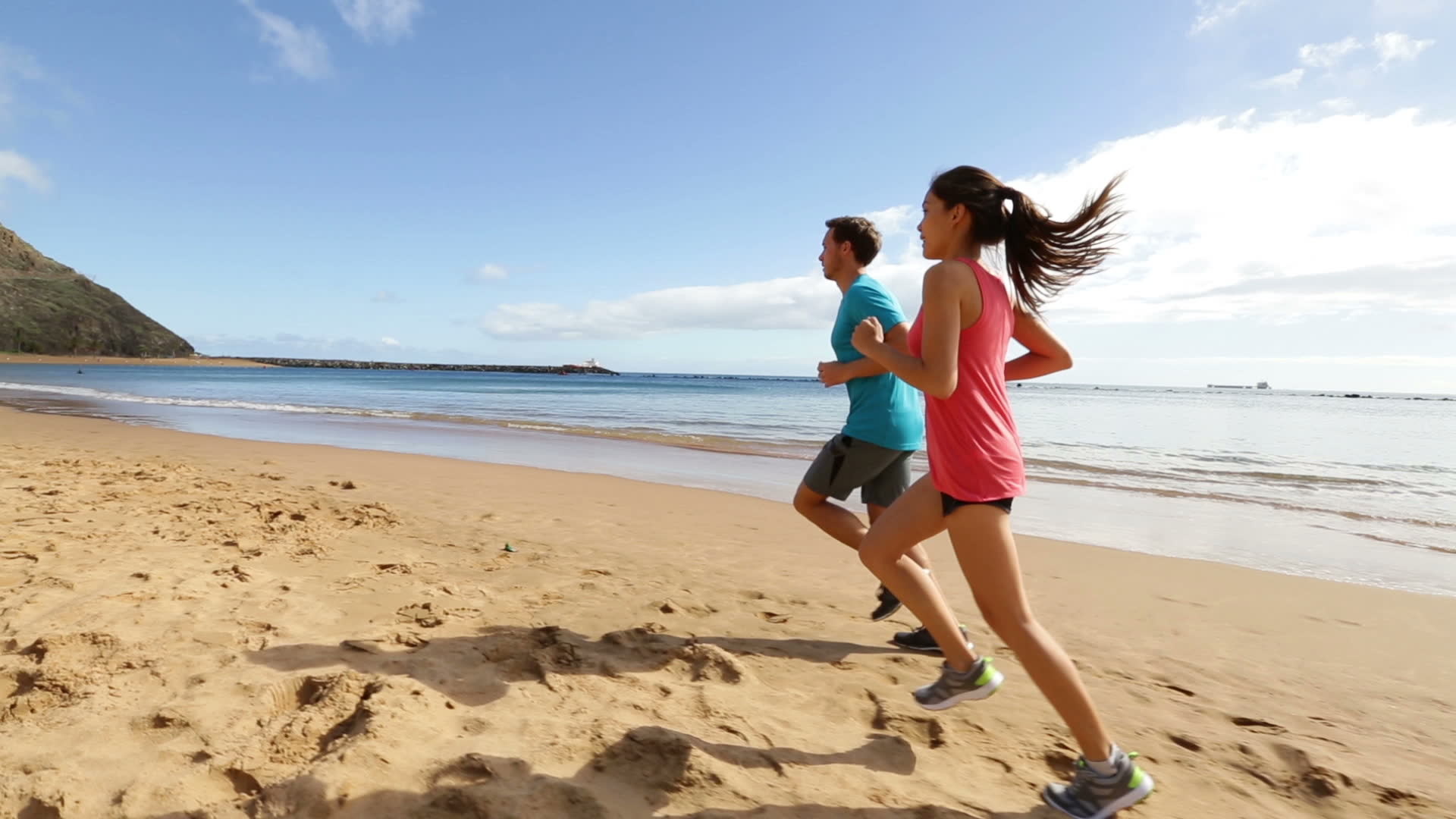 1920x1080 people-running-on-beach-jogging-widescreen-high-definition-wallpaper -for-desktop-background-download-jogging-images-free