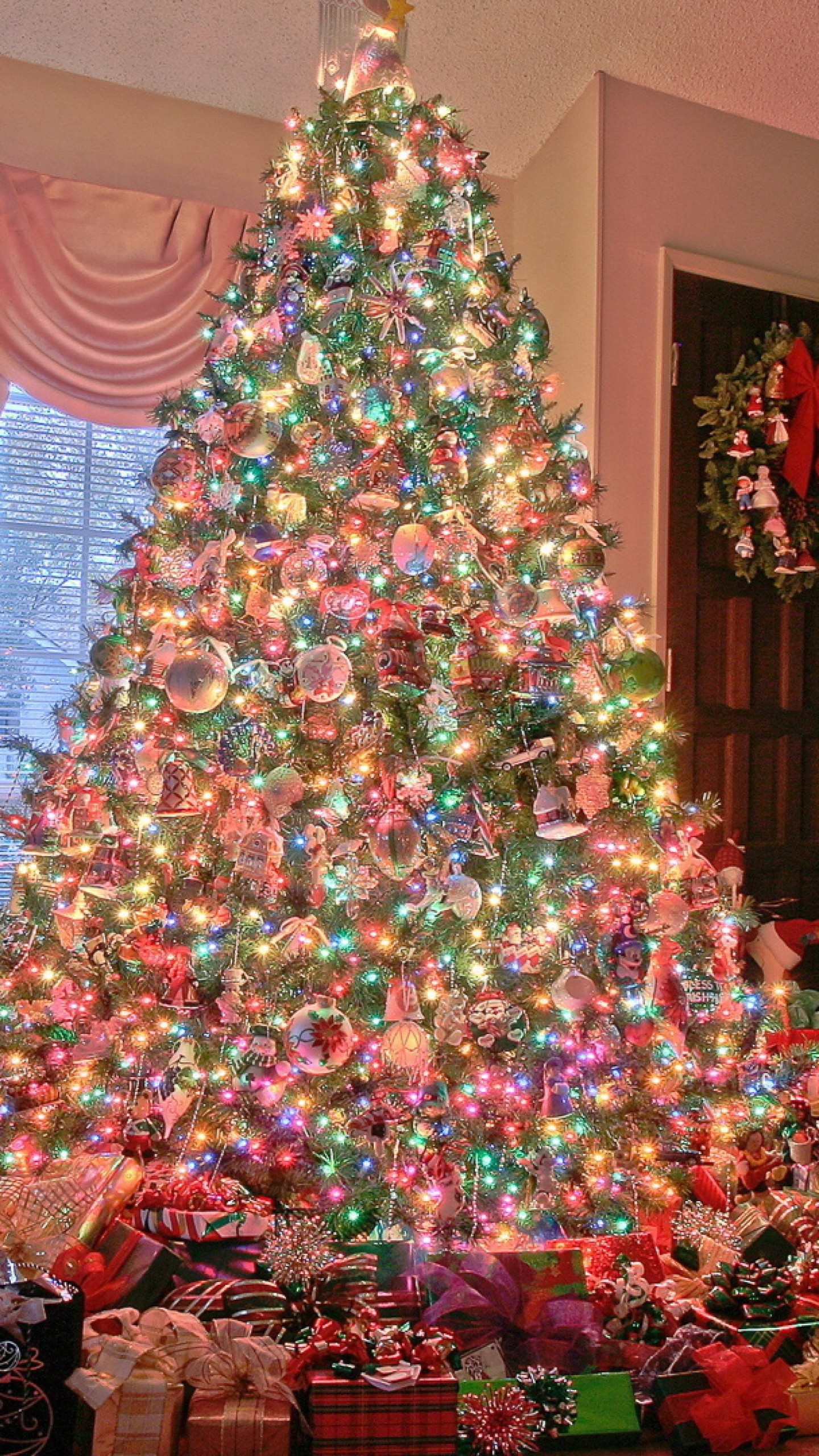 1440x2560  Wallpaper holiday, christmas tree, new year, ornament