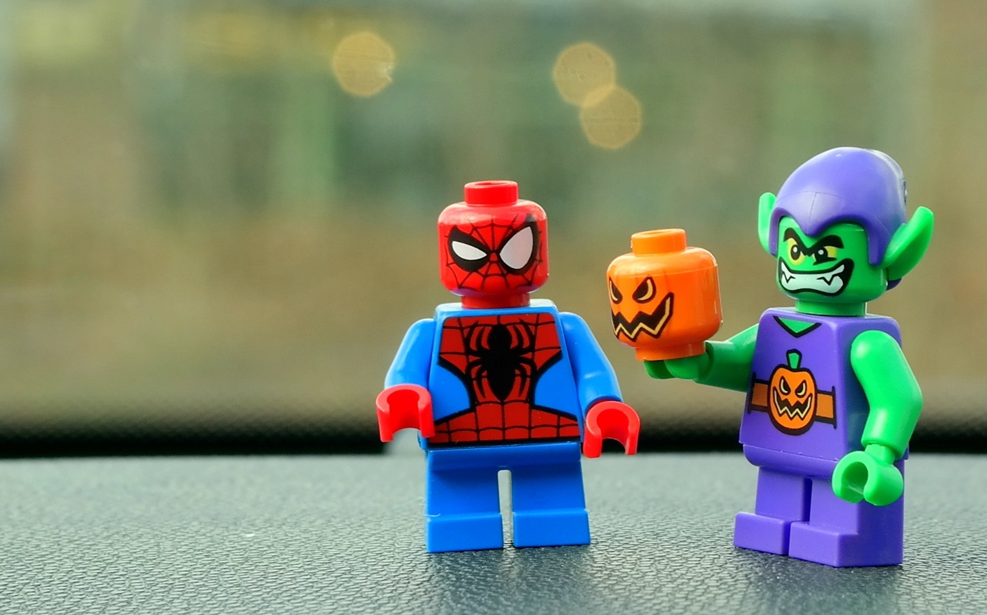1960x1222 spider-man and green goblin lego plastic toy