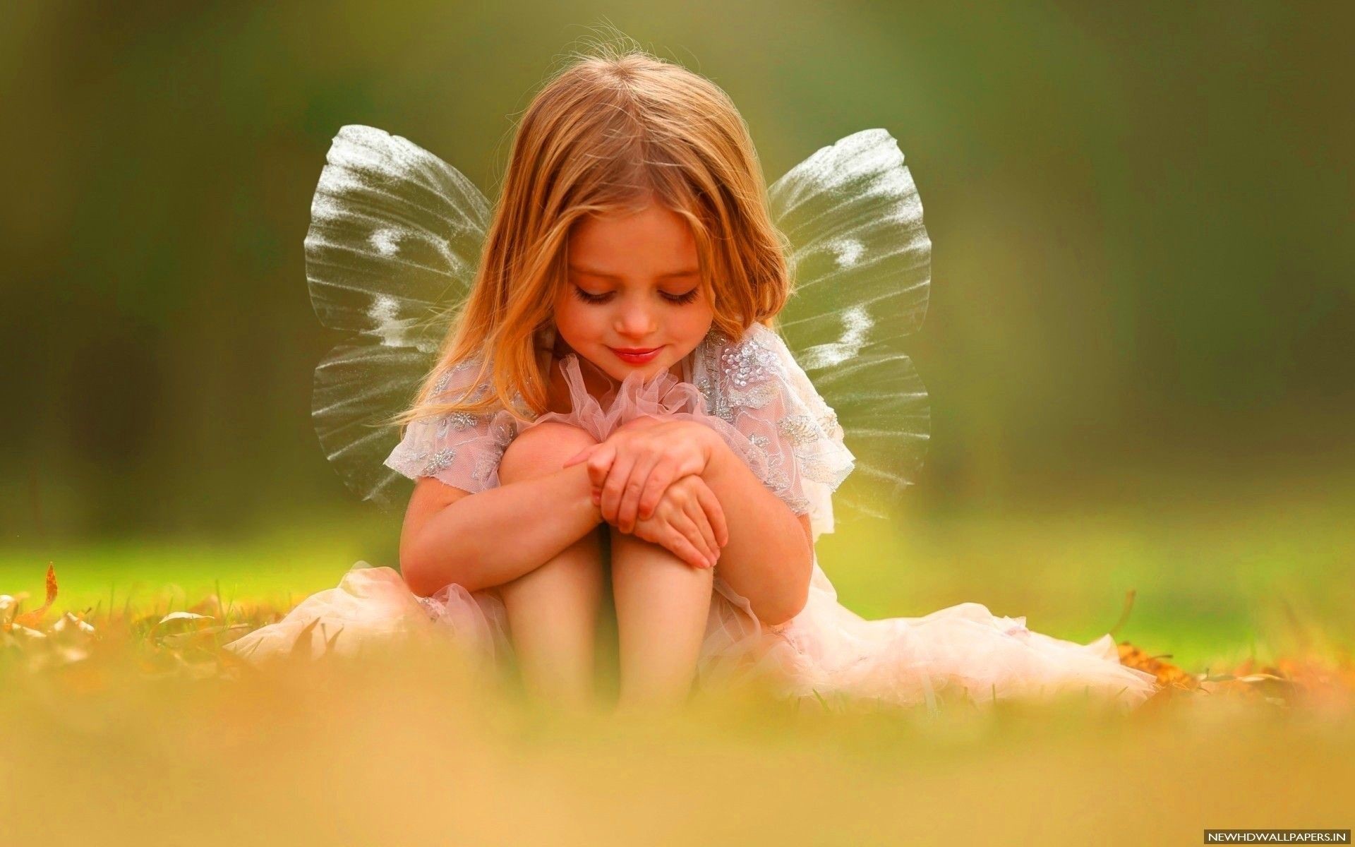 1920x1200 Cute Little Girl HD Wallpaper For PC, Laptop and Mobile