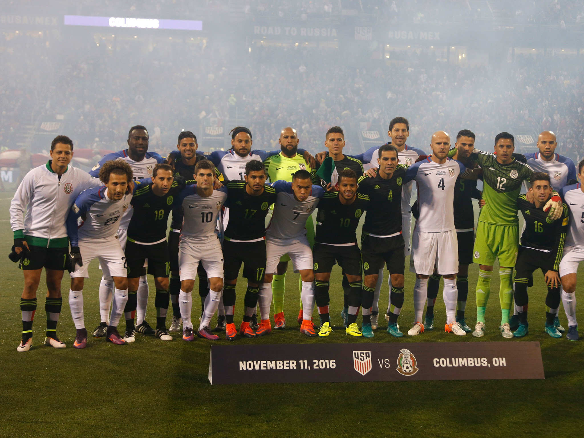 2048x1536 United States and Mexico form 'unity wall' before match after Donald  Trump's presidential victory | The Independent