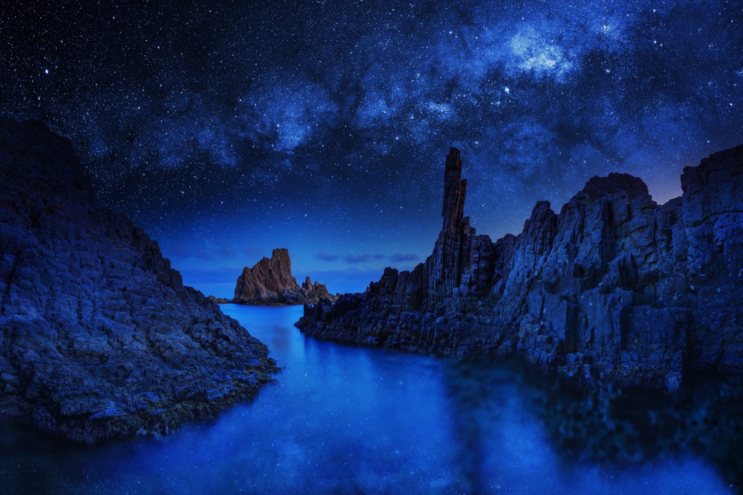 2500x1667 river ocean sea stars sky blue night mood reflection wallpaper .
