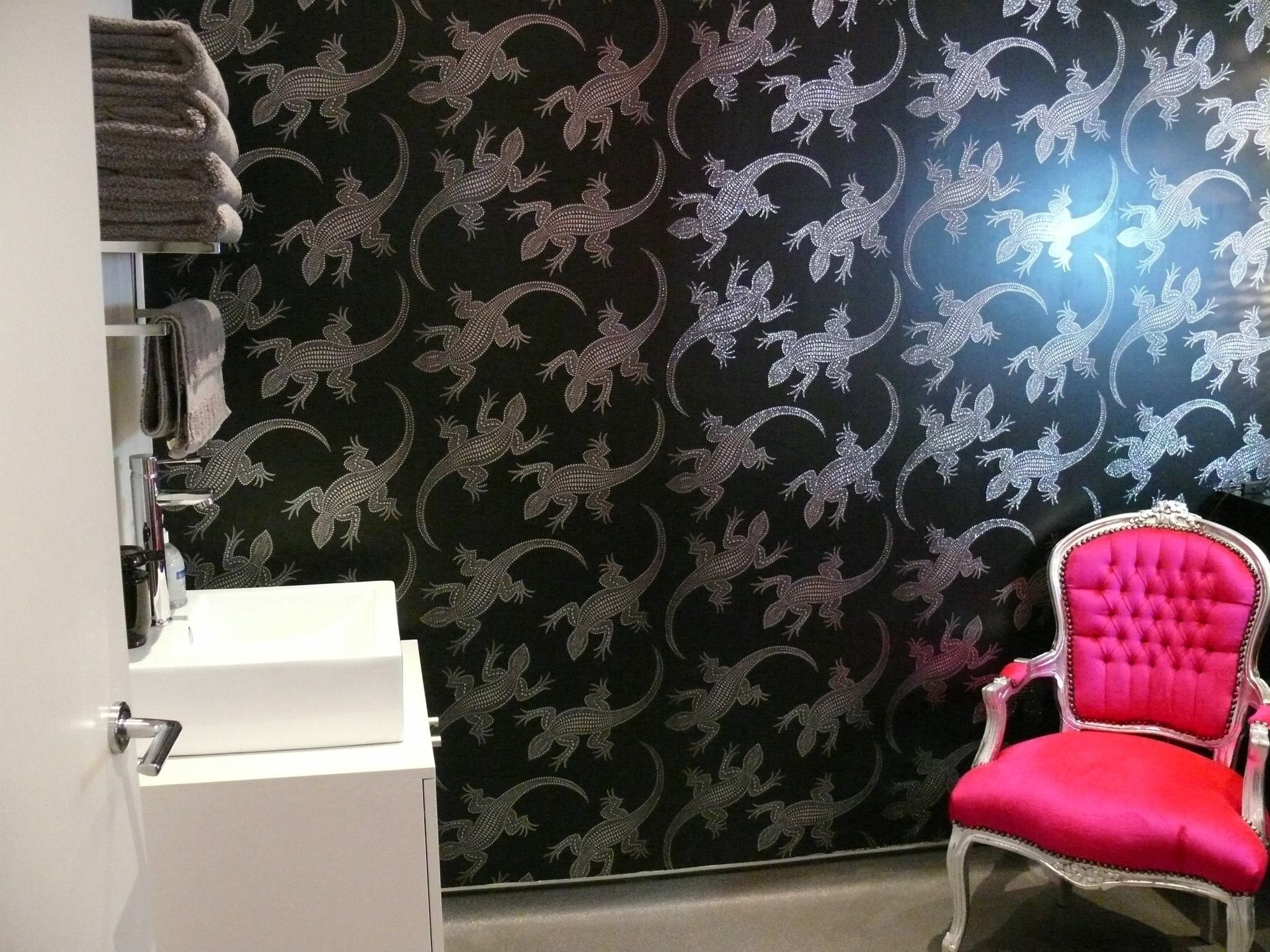 2048x1536 Komodo Holographic wallpaper- IEOL-W6300/02 used in the skinlounge-Richmond.