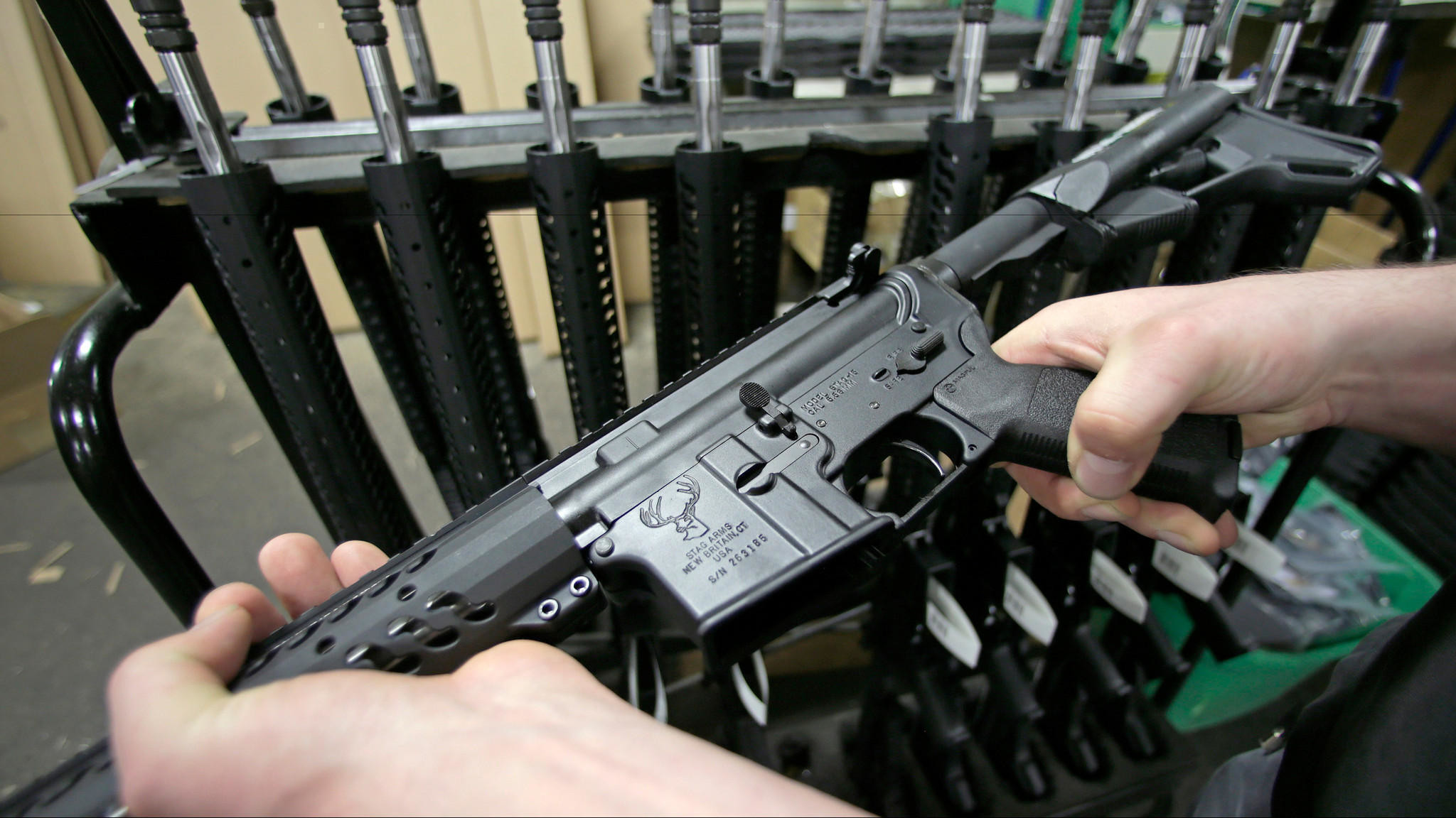 2048x1152 An AR-15 semiautomatic assault-style rifle. (Charles Krupa / Associated  Press