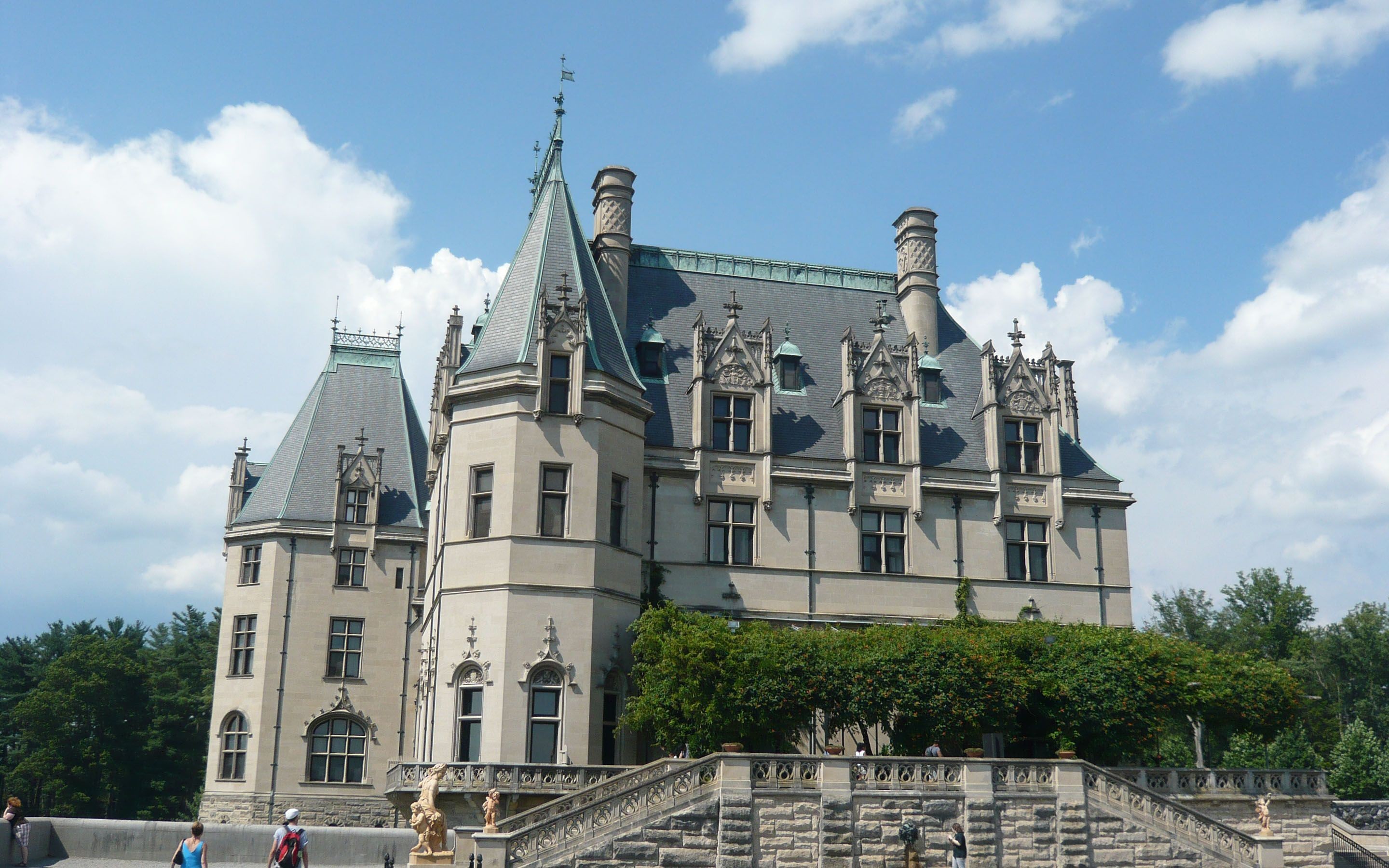 GuestReservations.com - The History Behind The Biltmore Estate & Vanderbilt  Family