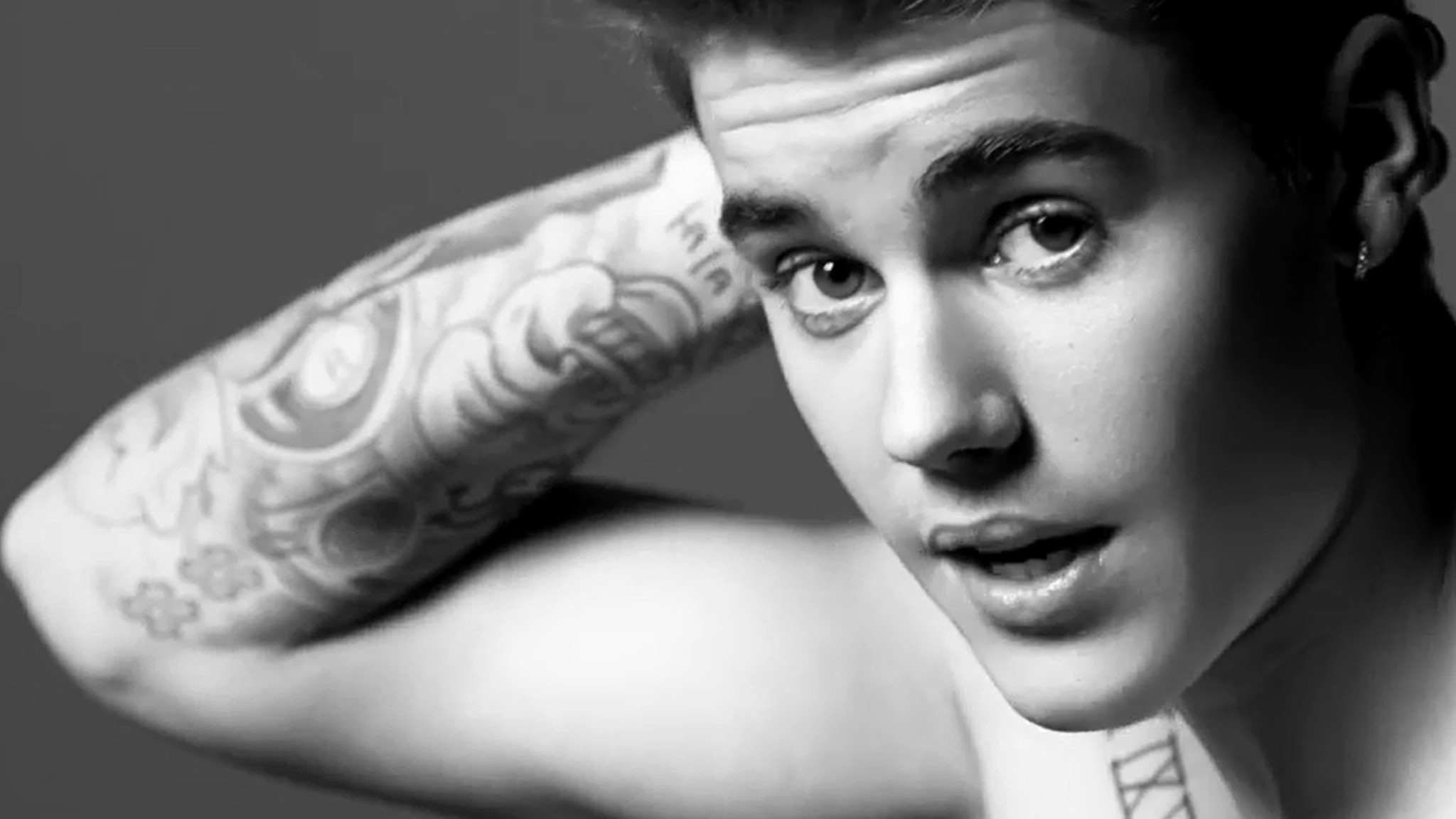 2048x1152 Justin Bieber, modeling underwear and dissing rivals' records since 2015.  (Photo: