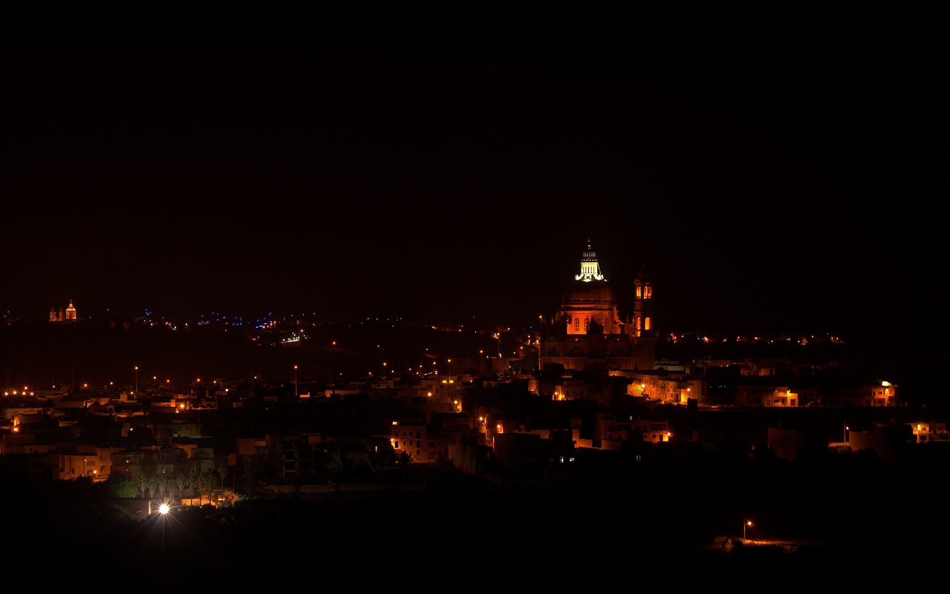 1920x1200 Malta / Gozo bei Nacht