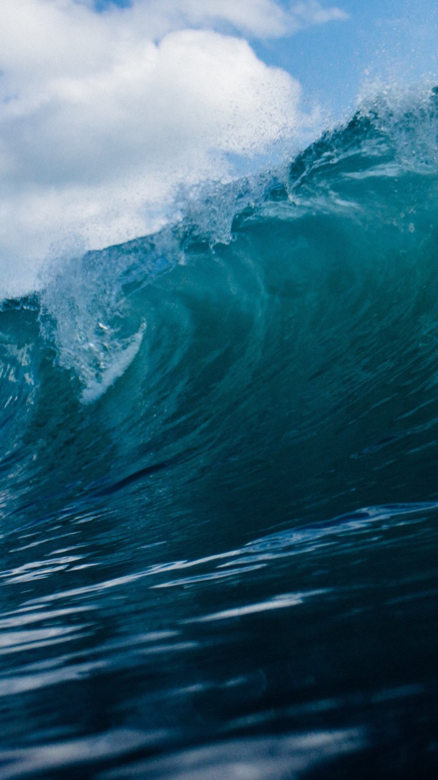 1440x2560 Free HD Desktop & Mobile Wallpaper of Ocean Wave