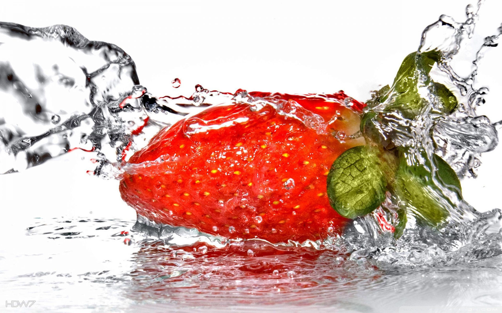 1920x1200 strawberry splash water fruit hd wallpaper