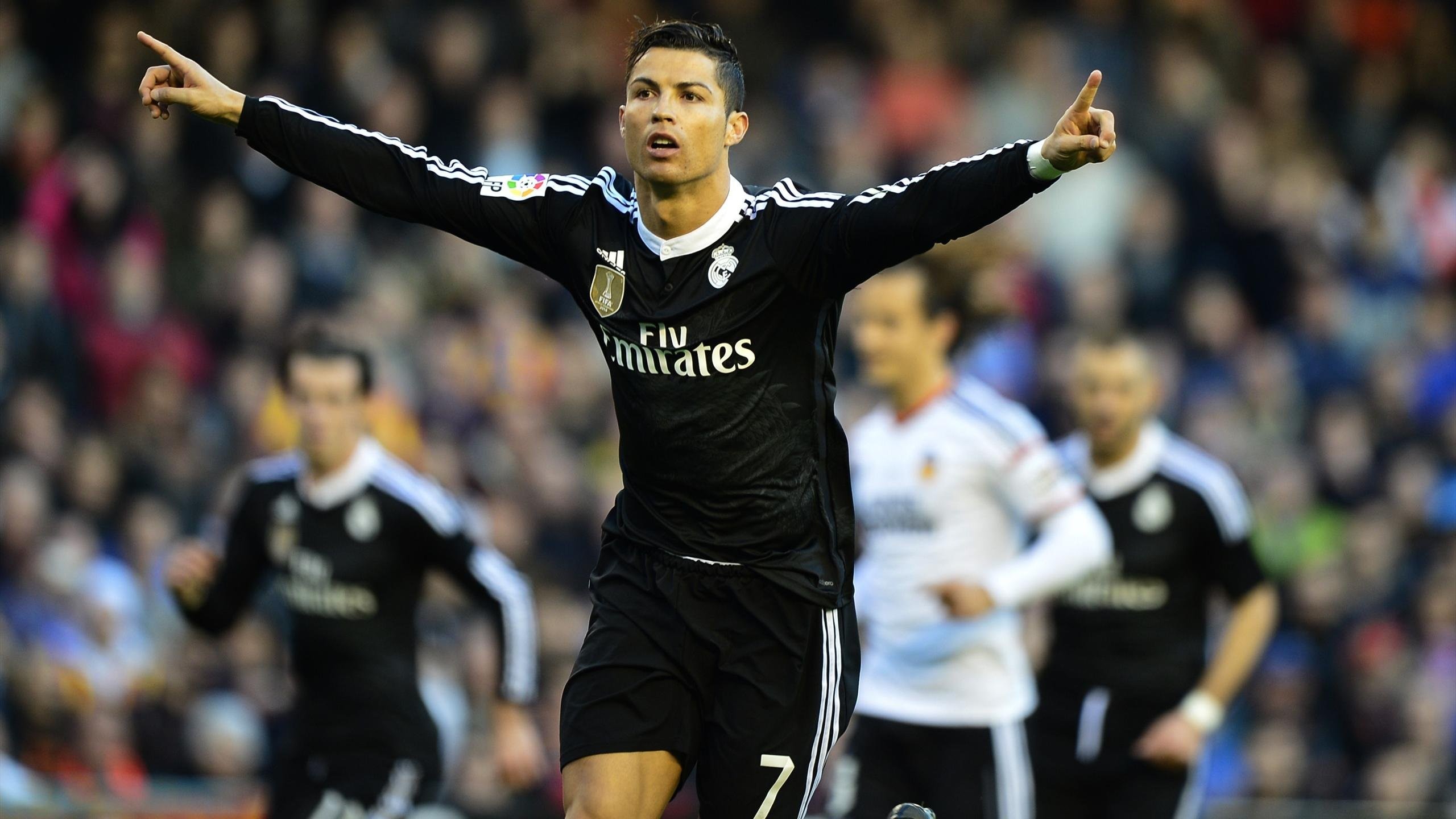 2560x1440 Real Madrid's Portuguese forward Cristiano Ronaldo celebrates his 287th  goal in Europe's 'big five'