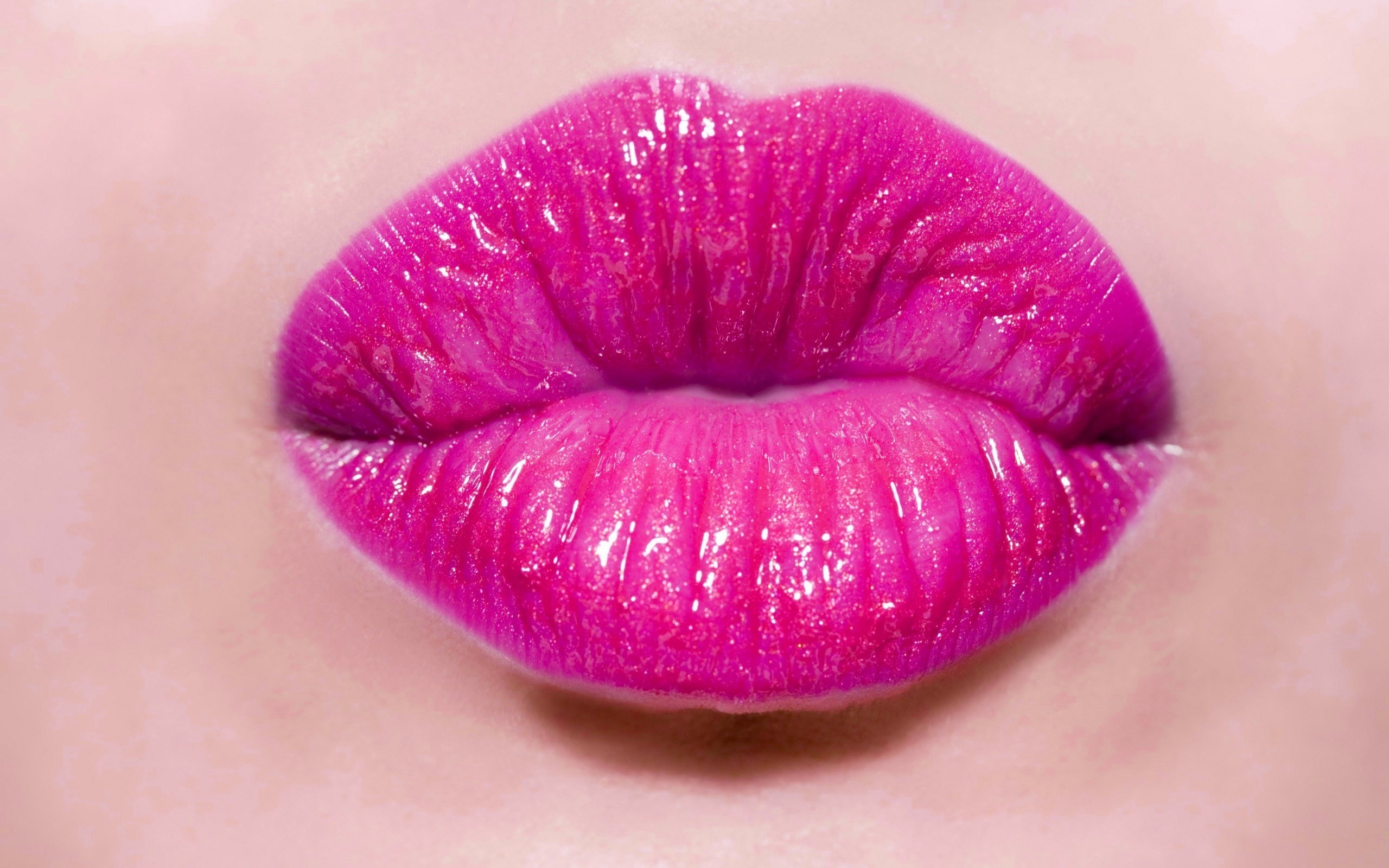 2560x1600 Pretty pink lips image, 554 kB - Woodward Murphy