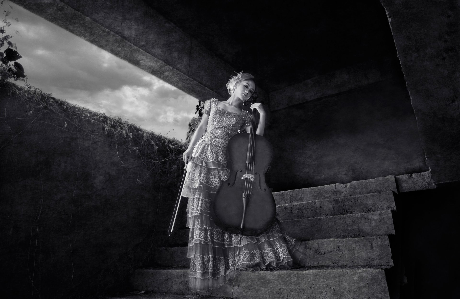 1920x1250 cello girl h b